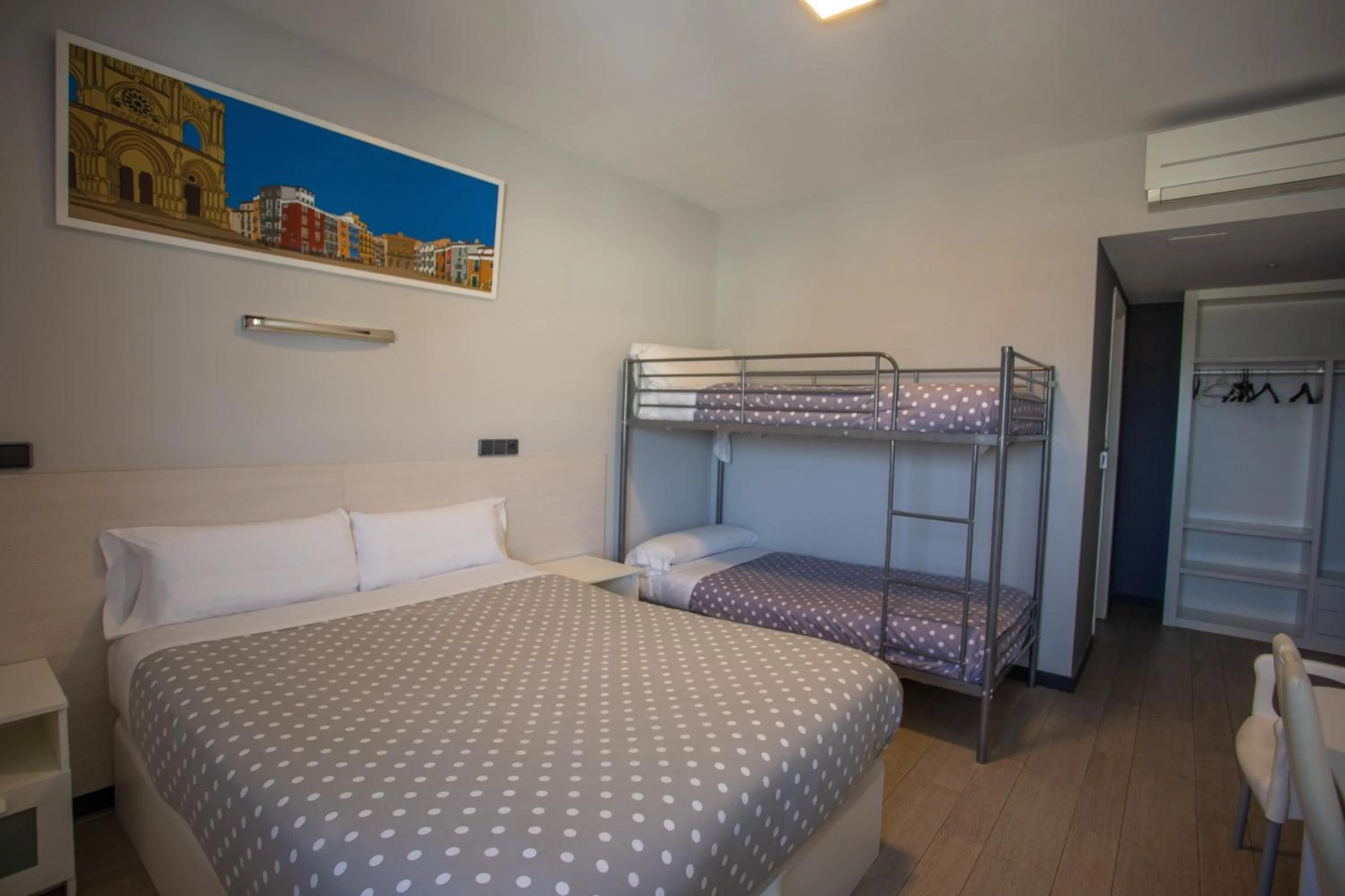 Photo of the whole room, Bed in Hotel LB Villa De Cuenca