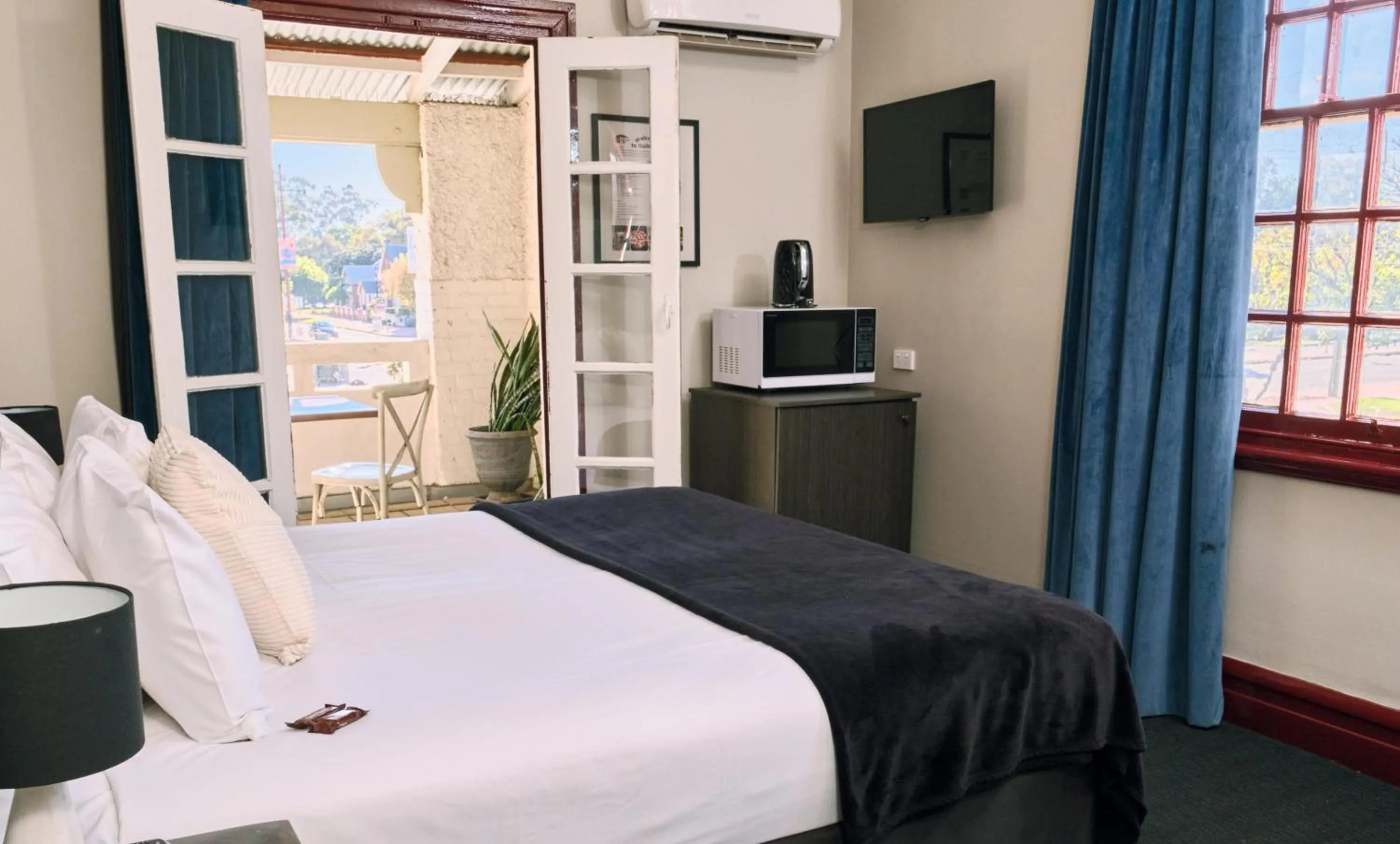 Bed in The Stirling Arms Hotel