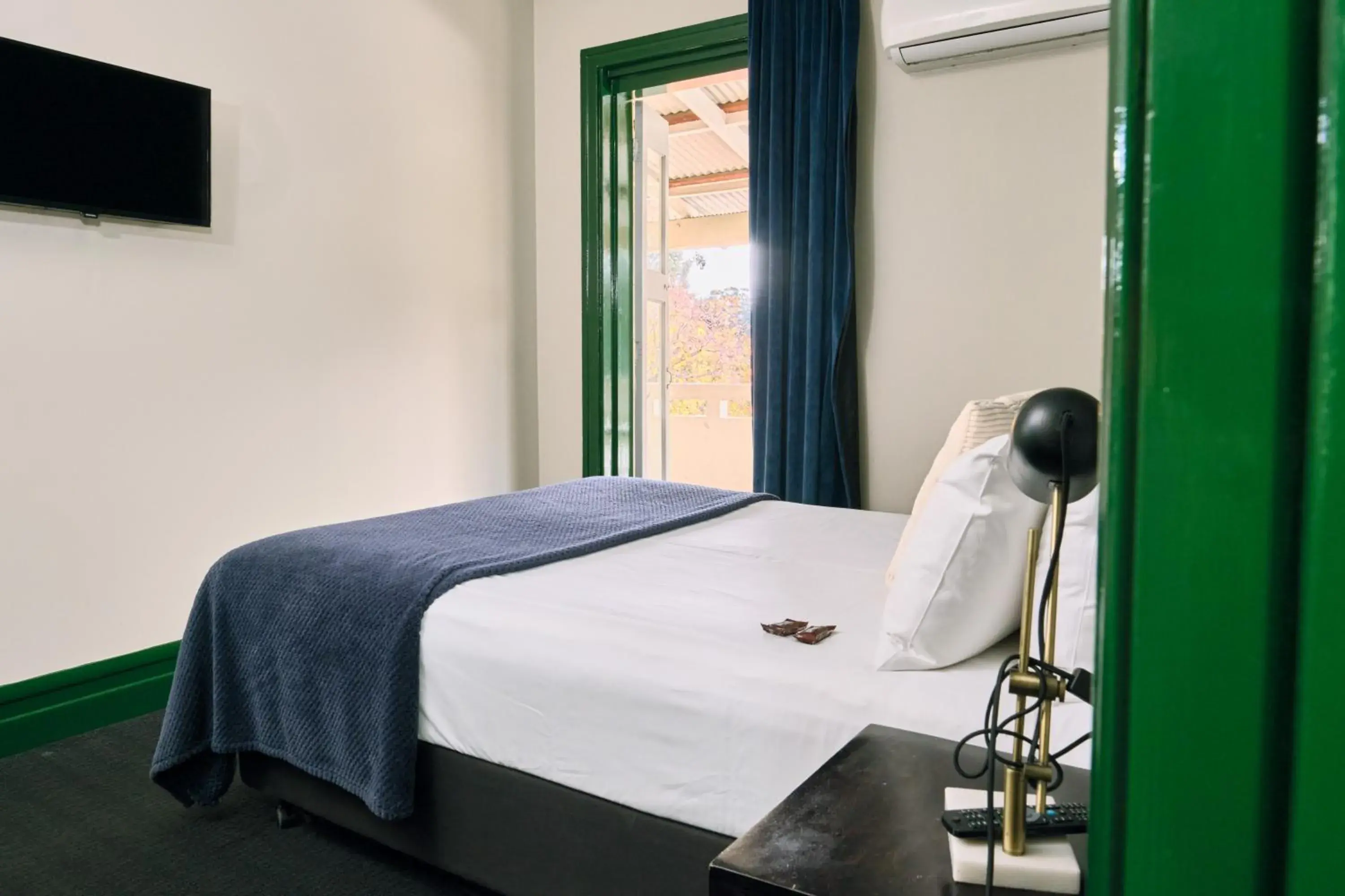 Deluxe Queen Studio in The Stirling Arms Hotel Deluxe Queen Studio in The Stirling Arms Hotel