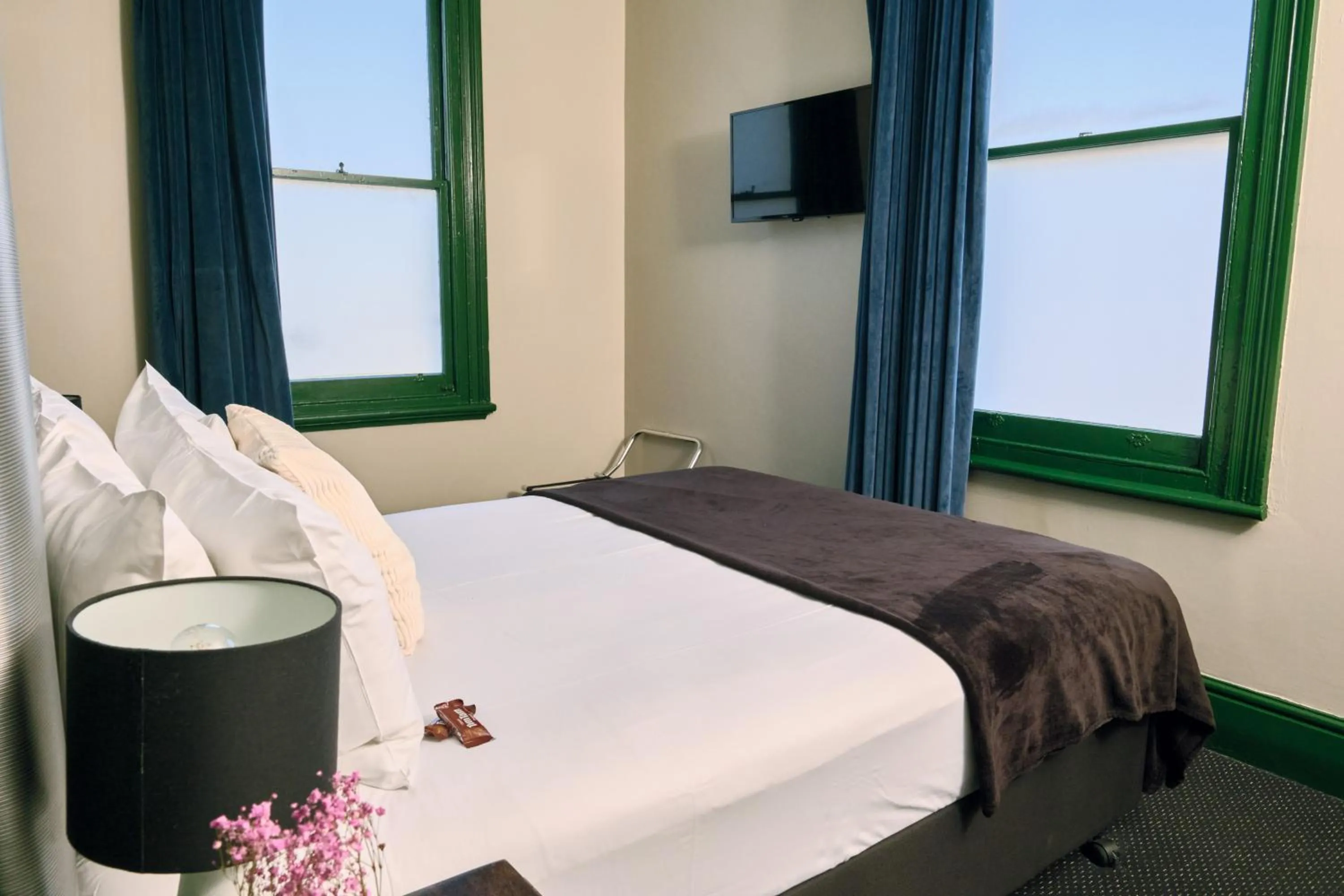 Bed in The Stirling Arms Hotel