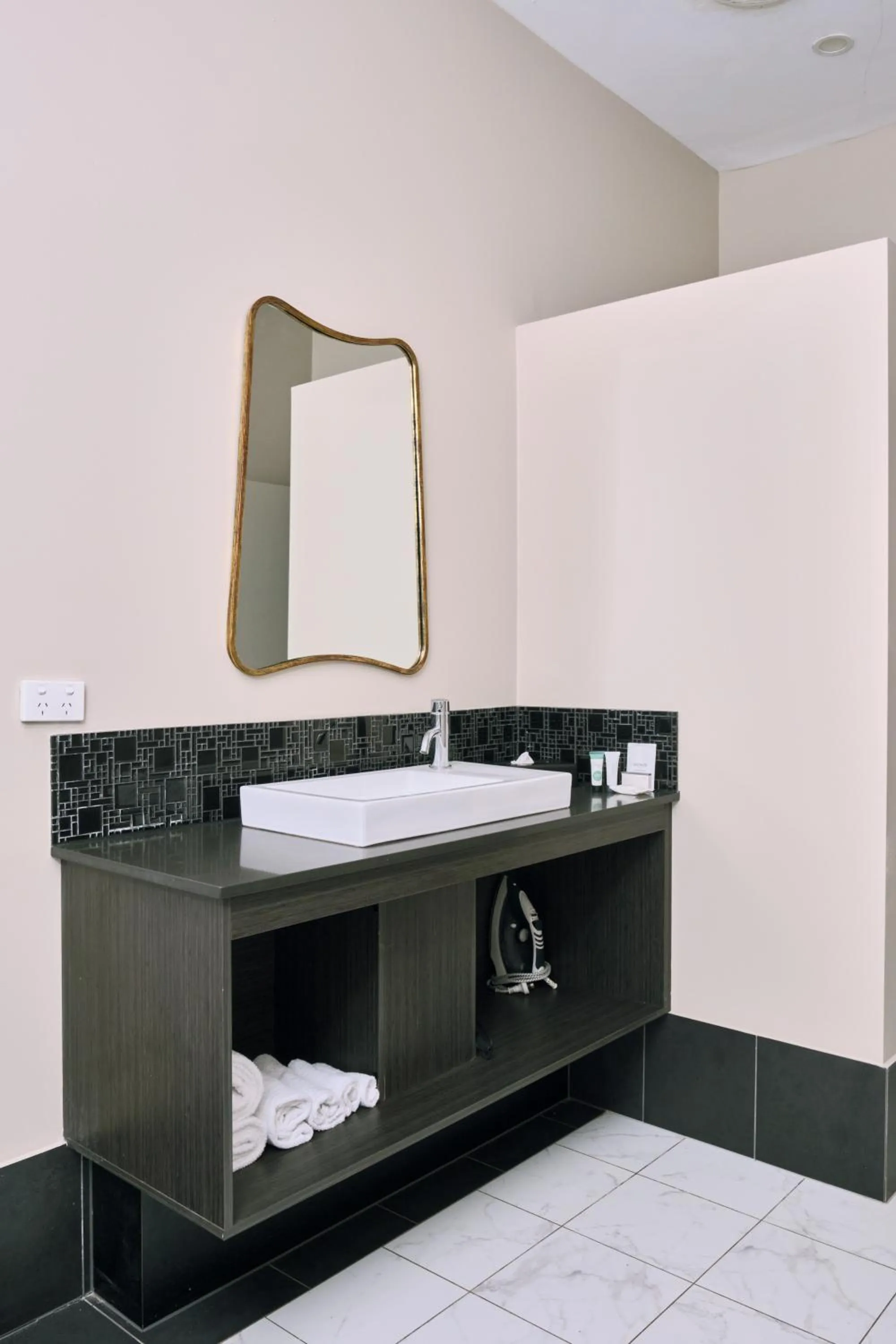 Bathroom in The Stirling Arms Hotel