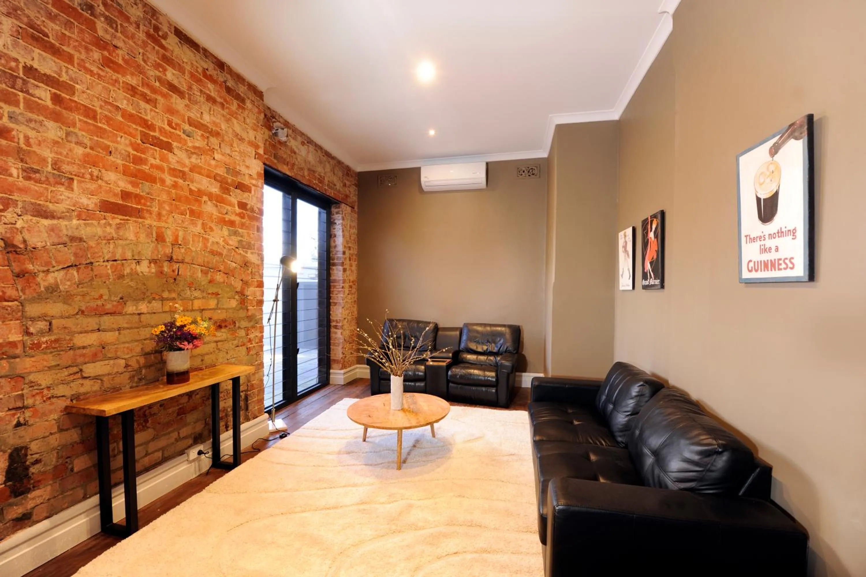 TV and multimedia in The Stirling Arms Hotel