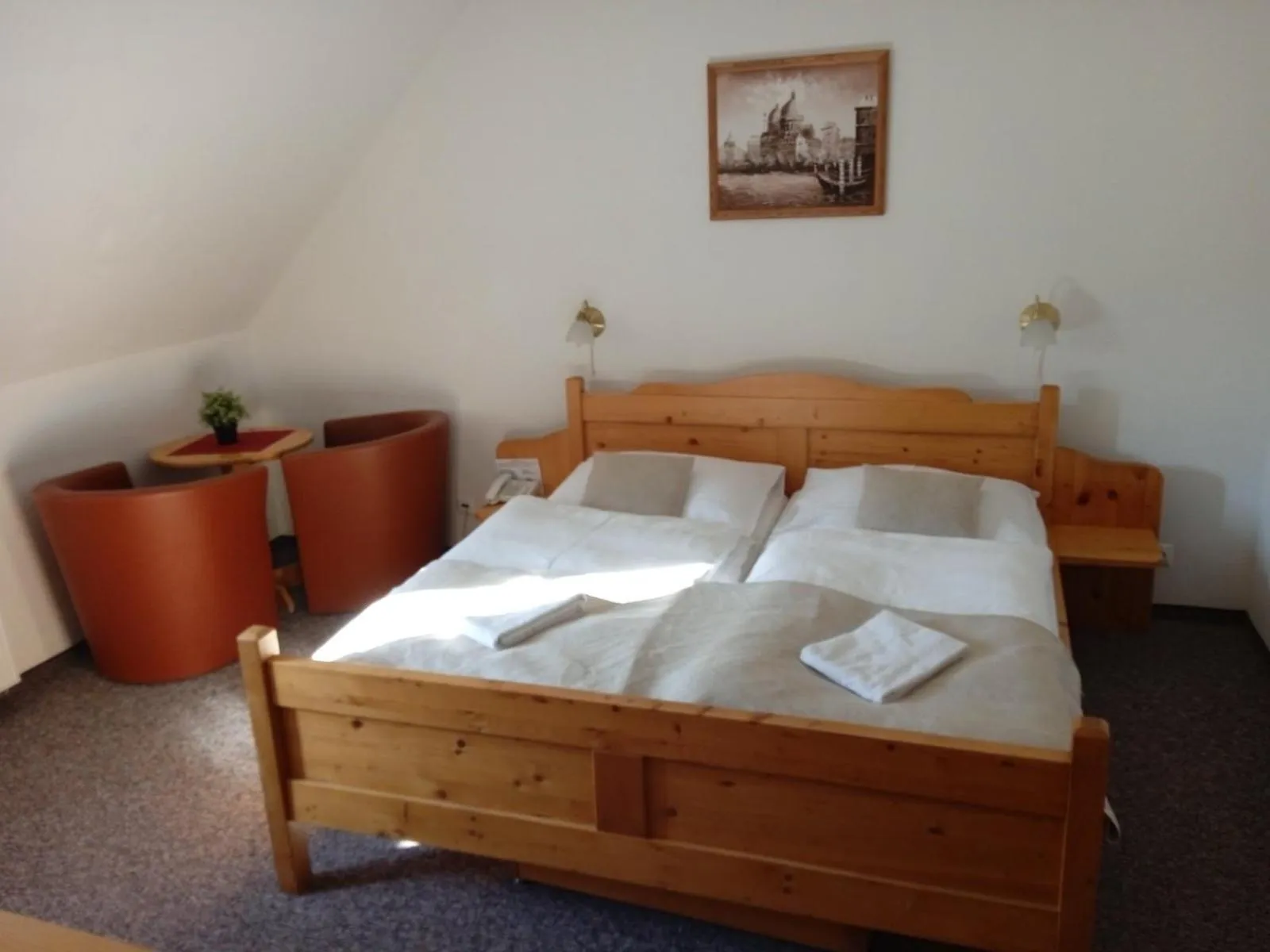 locker, Bed in Hotel Koliba