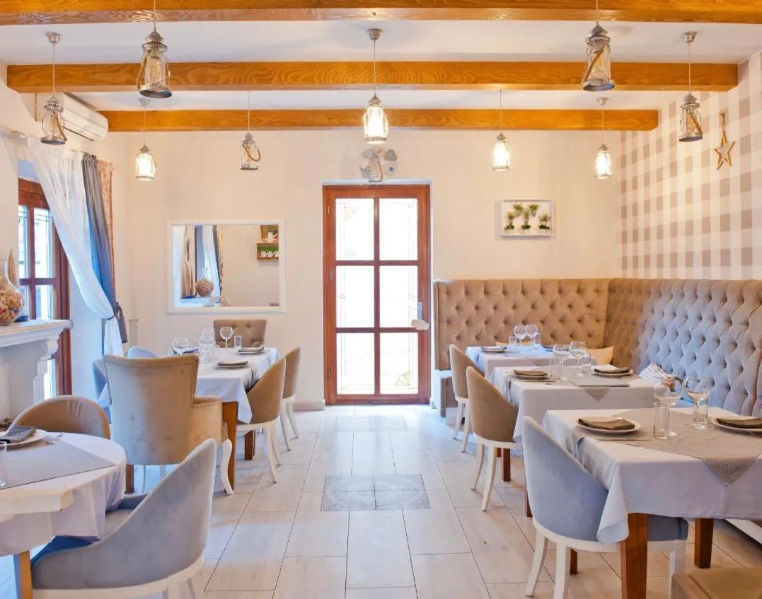 Restaurant/places to eat in La Villa Boutique Hotel