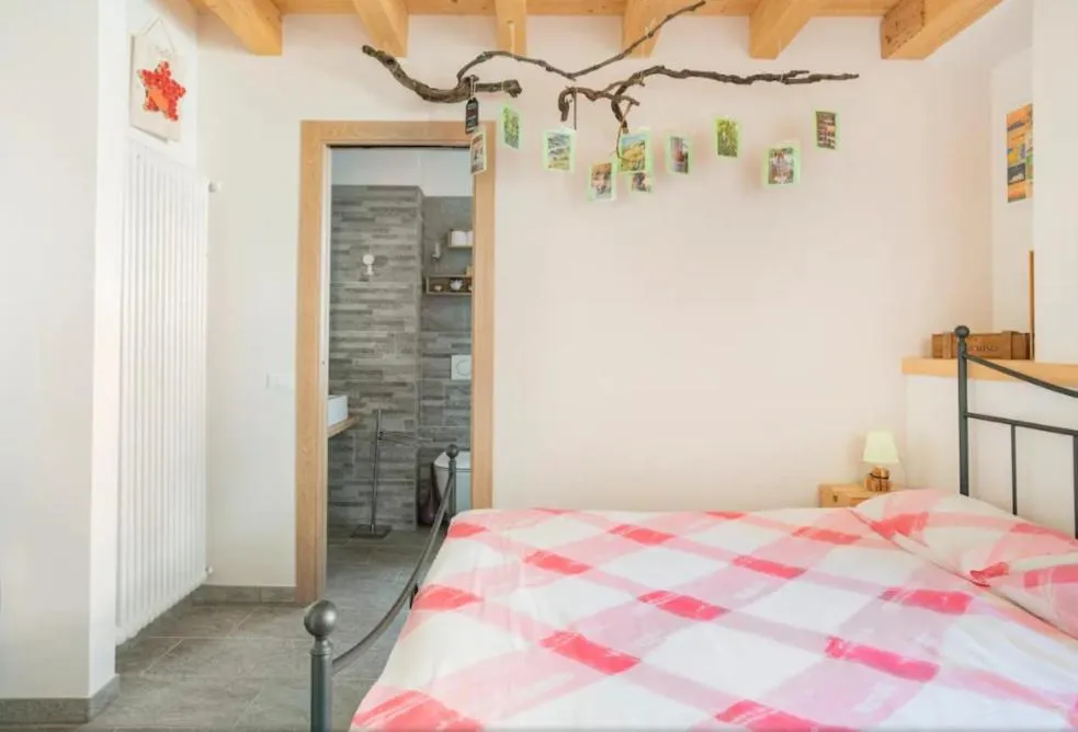 Bed in Foresteria B&B Vecchiascuola Pianazzola