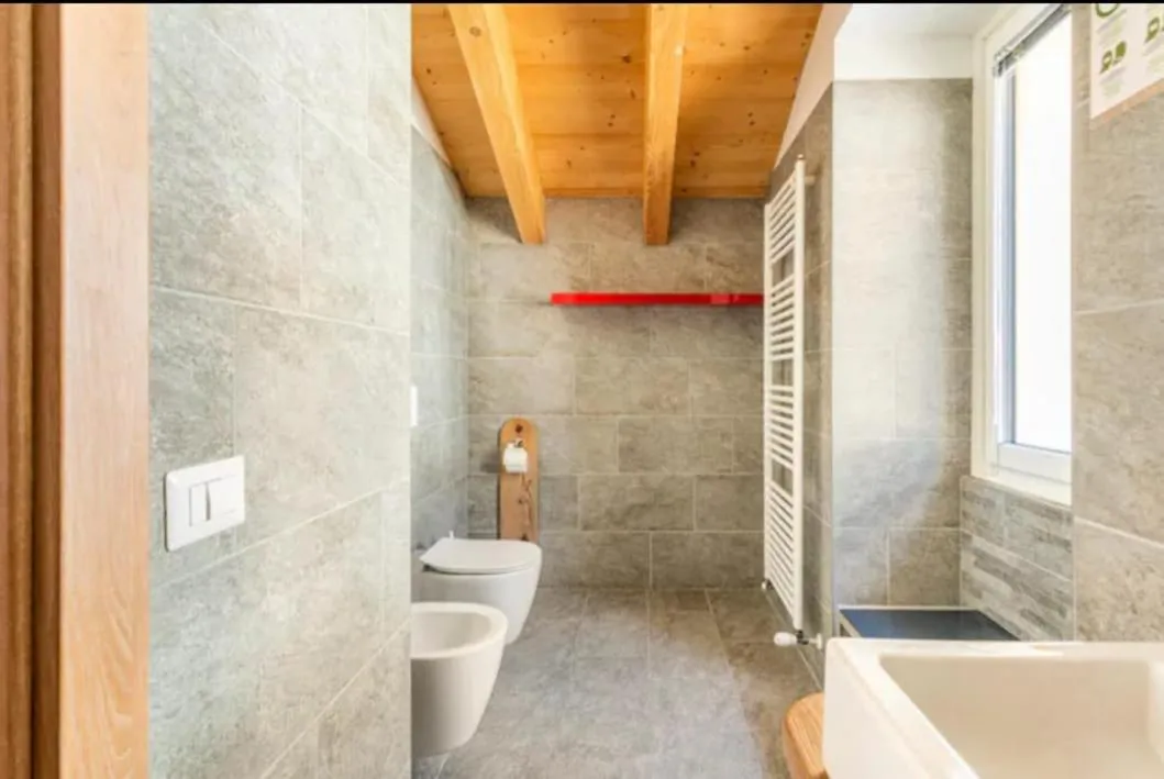 Toilet in Foresteria B&B Vecchiascuola Pianazzola