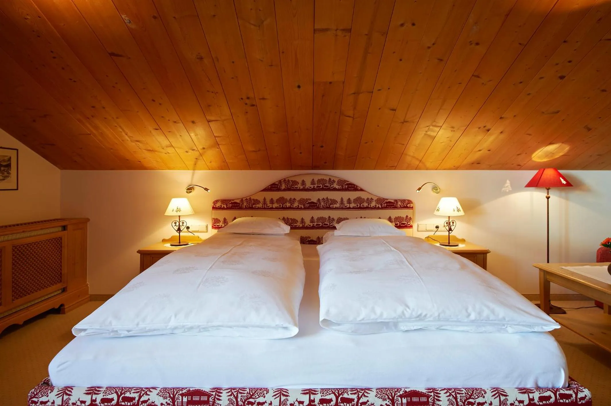 Bedroom, Bed in Alpenland - Das Feine Kleine