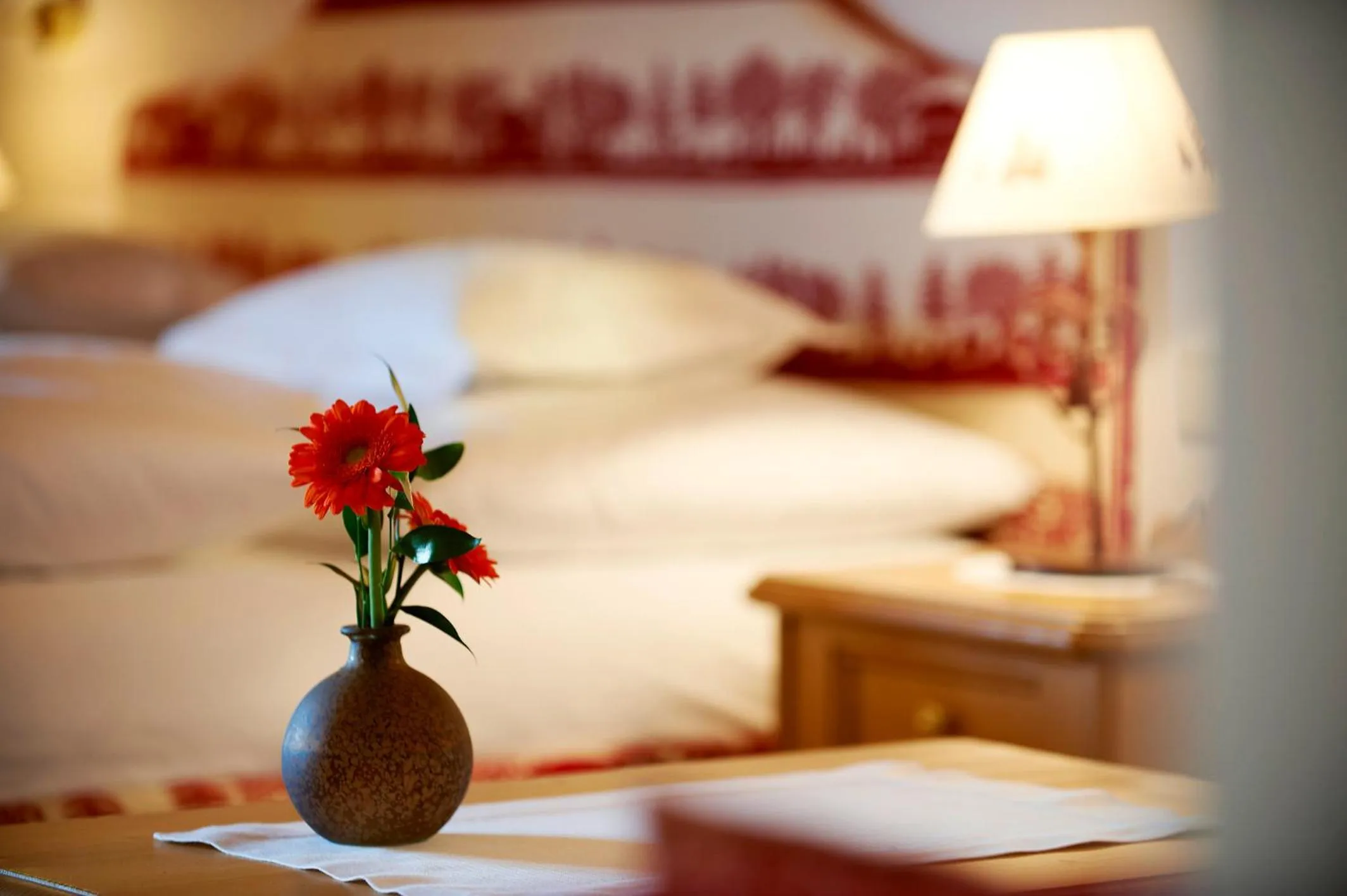 Bedroom, Bed in Alpenland - Das Feine Kleine