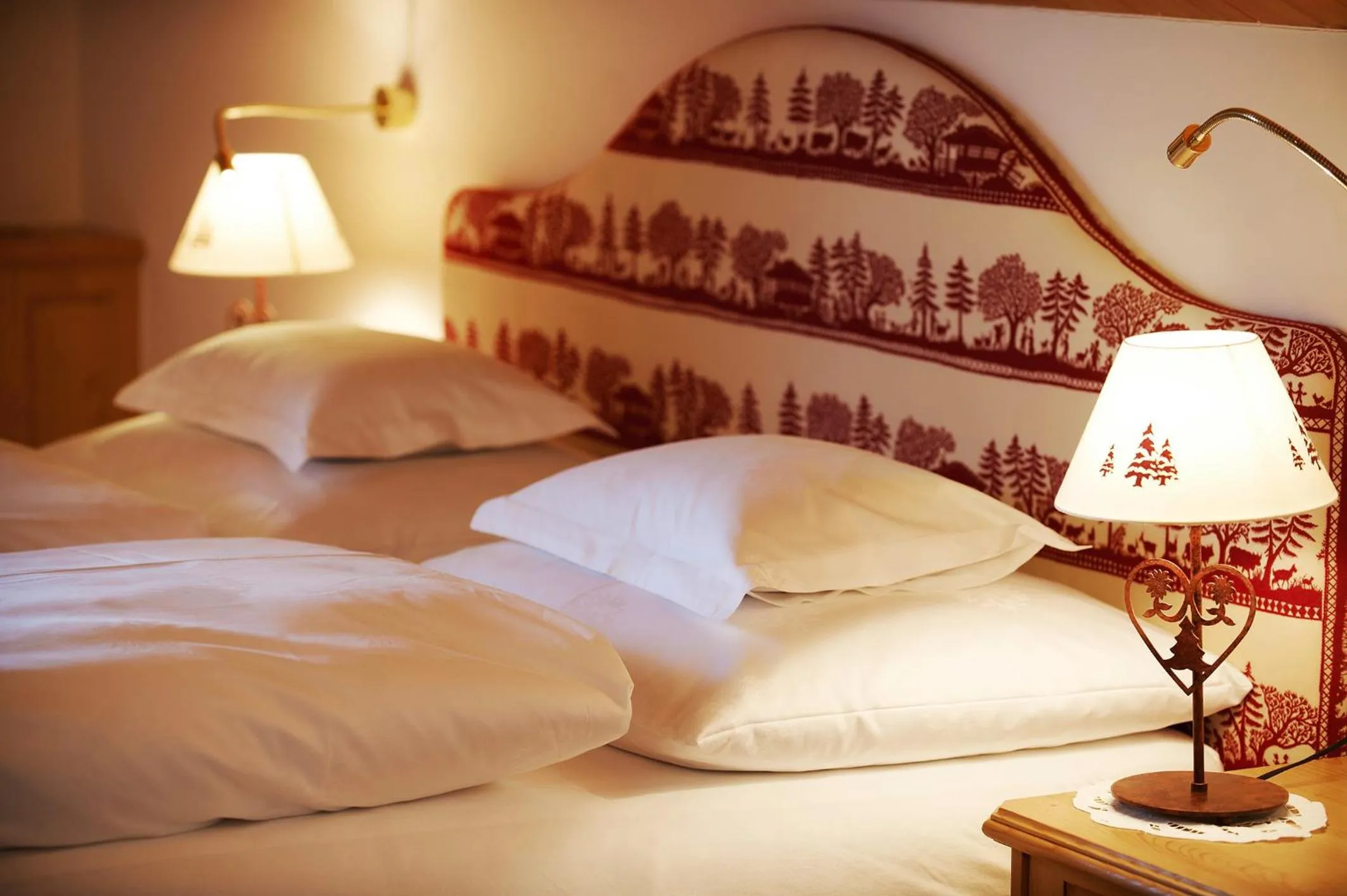 Bedroom, Bed in Alpenland - Das Feine Kleine