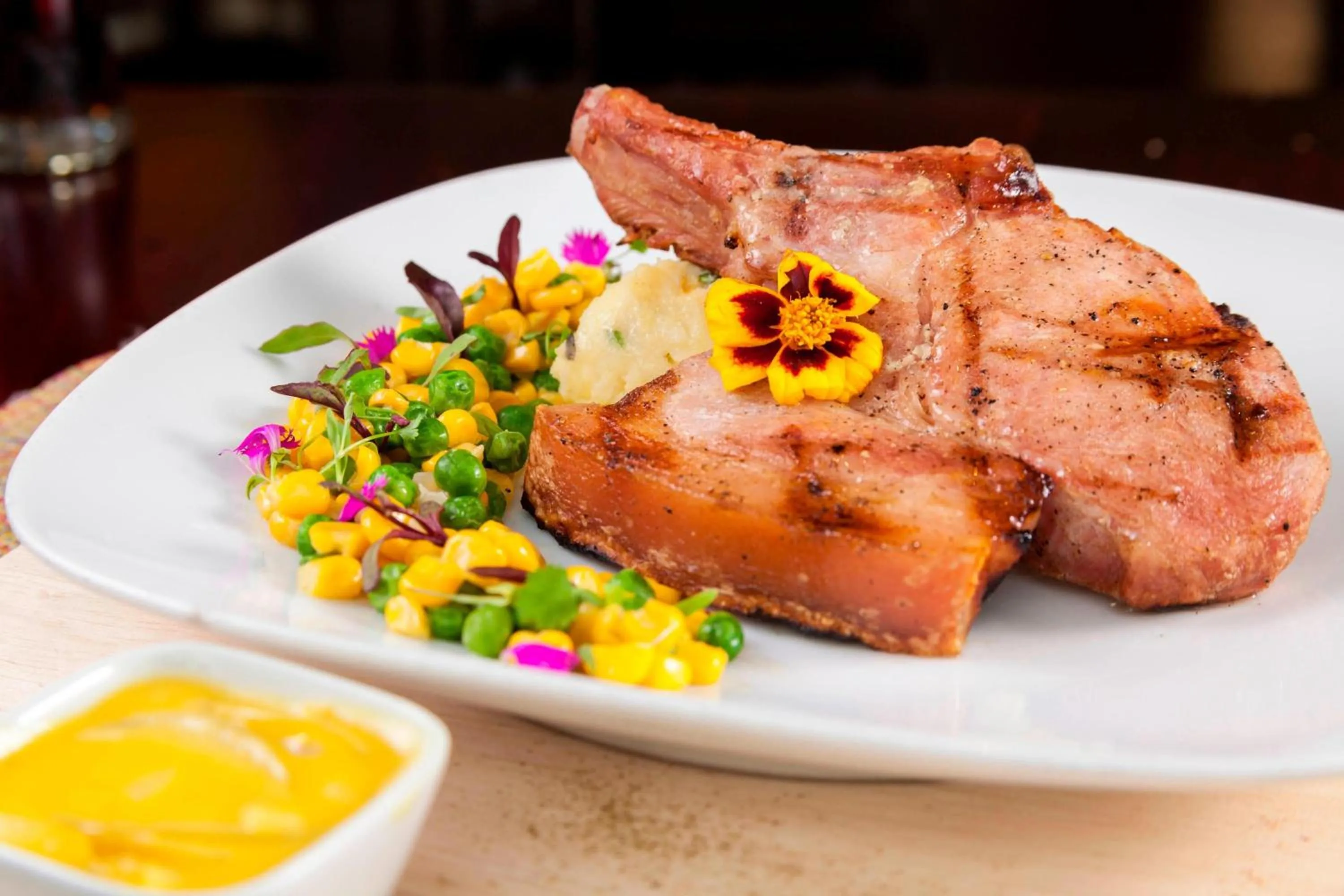 Restaurant/places to eat in Four Points by Sheraton Medellín