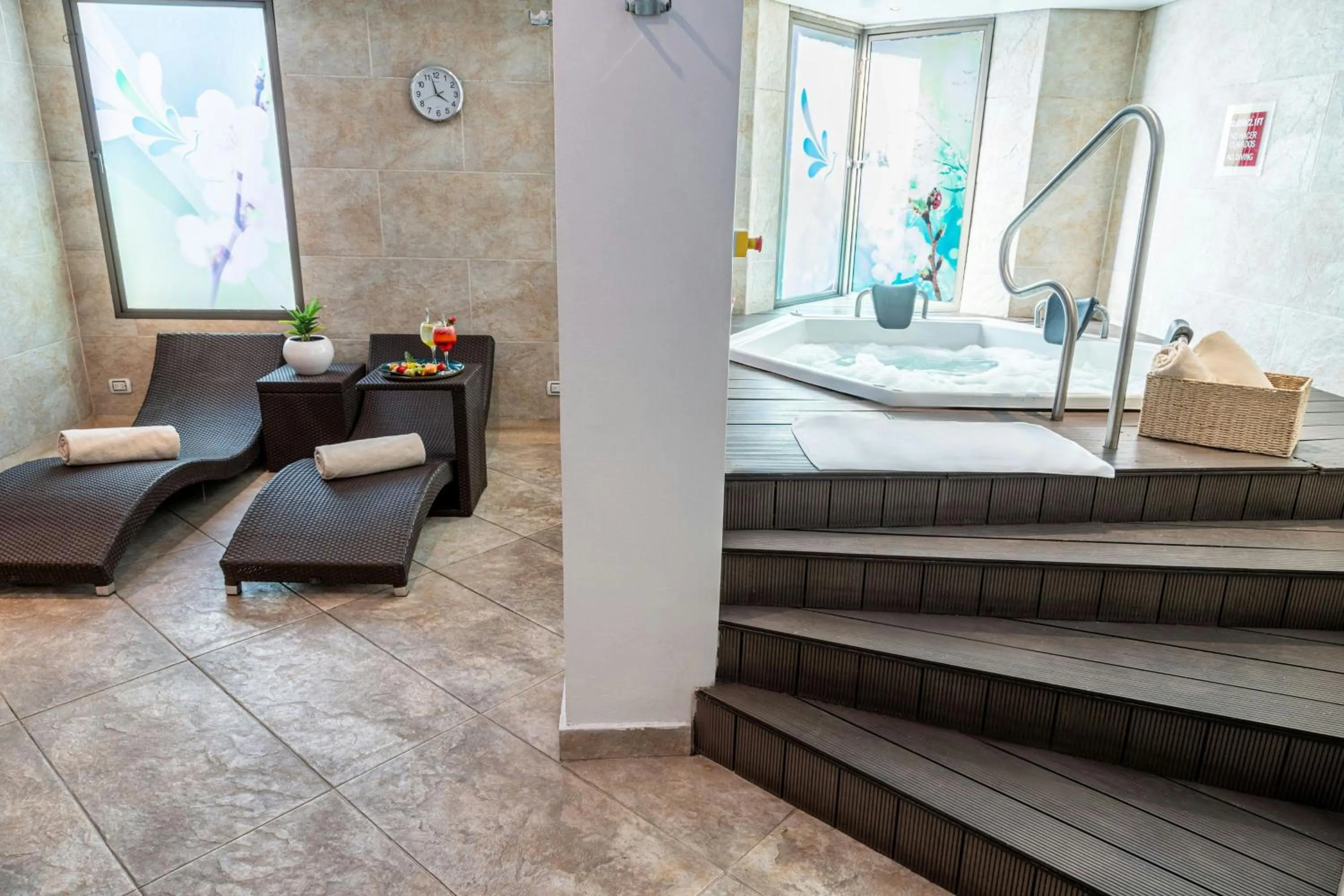 Swimming pool in Four Points by Sheraton Medellín