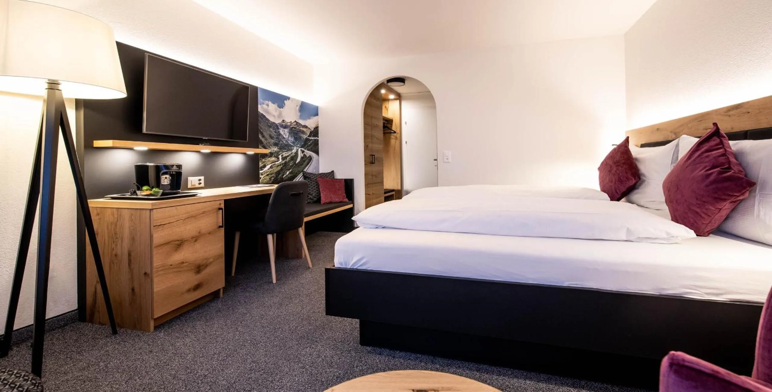 Photo of the whole room, Bed in Alpenhotel Schlüssel