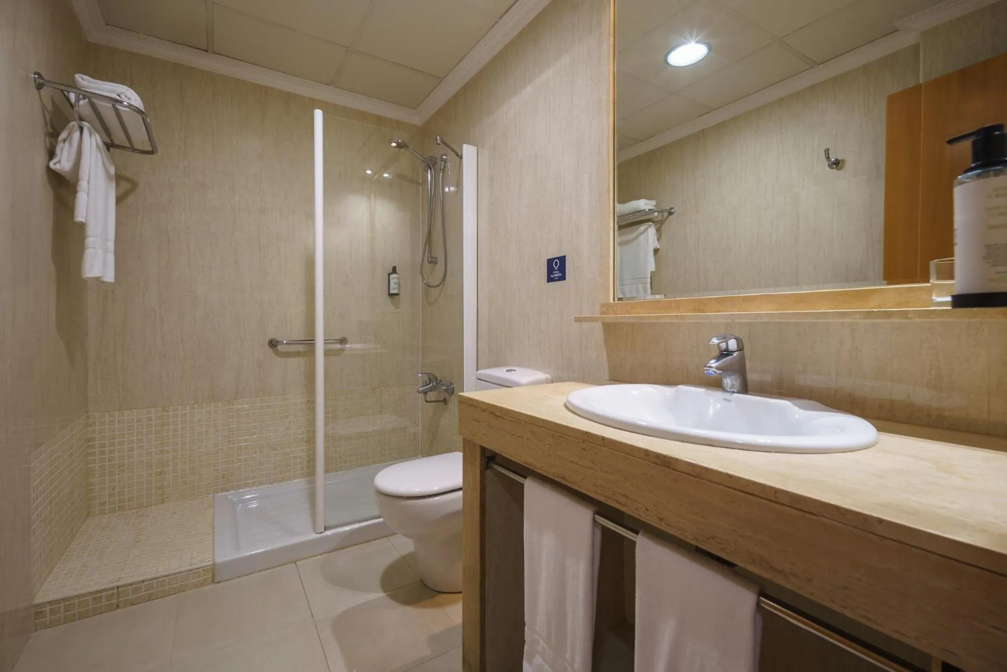 Shower in Crisol Almería