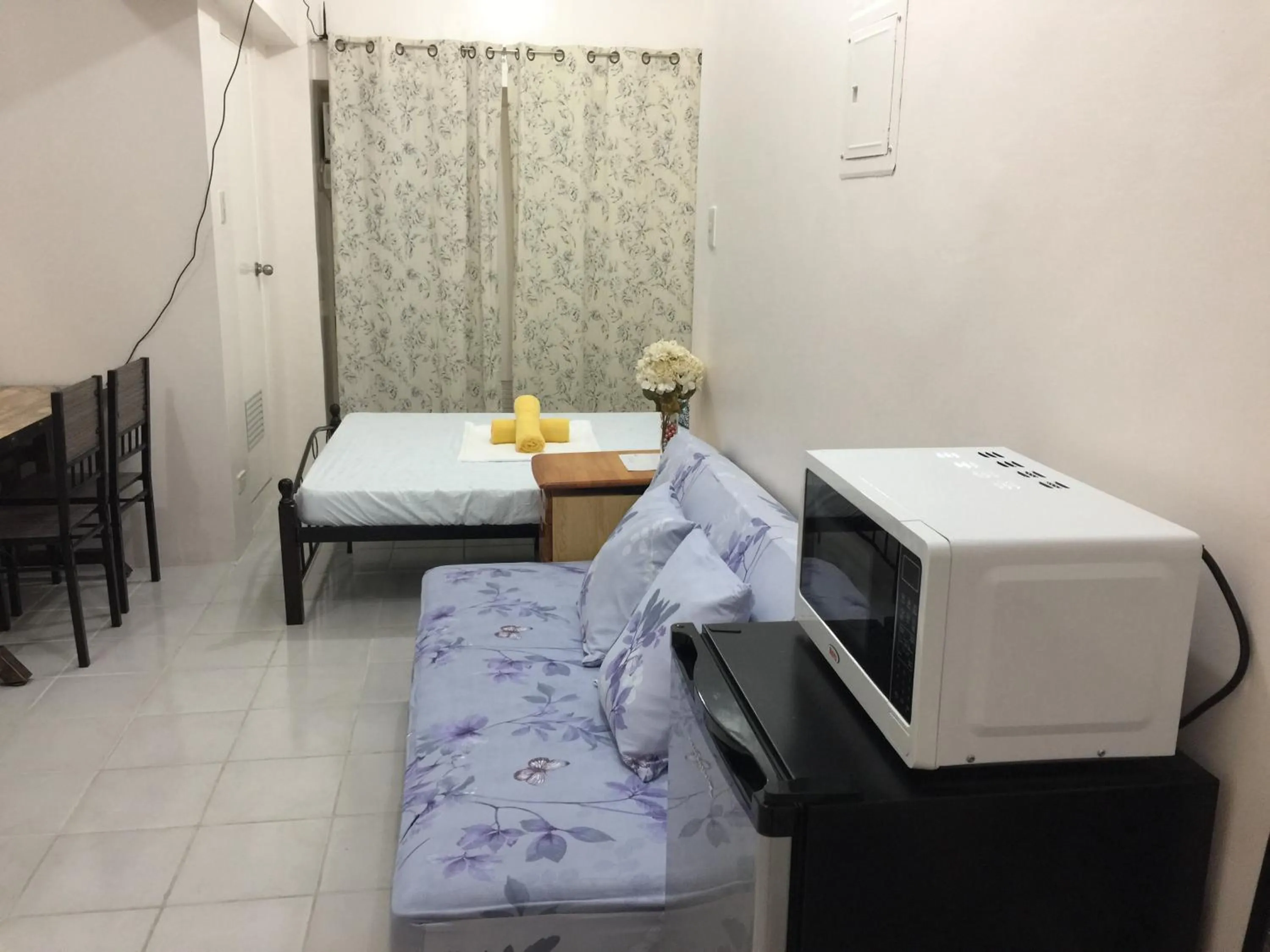 Photo of the whole room, Bed in Cityland Jane's Apartment