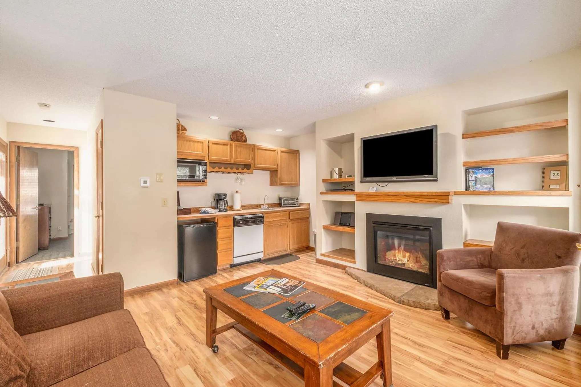 One-Bedroom Suite with Kitchenette  in Boulder Brook on Fall River
