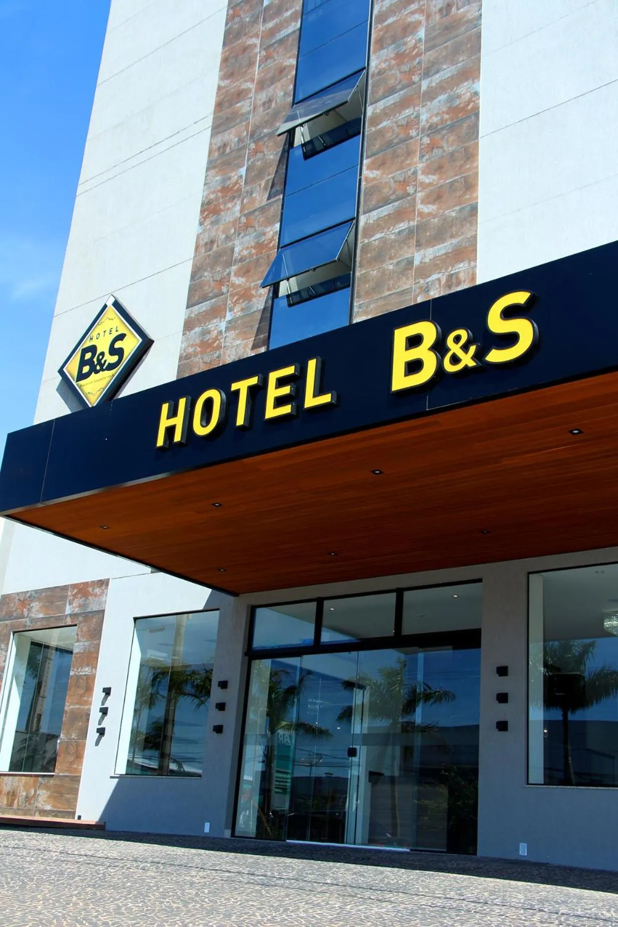 Facade/entrance in Hotel B&S