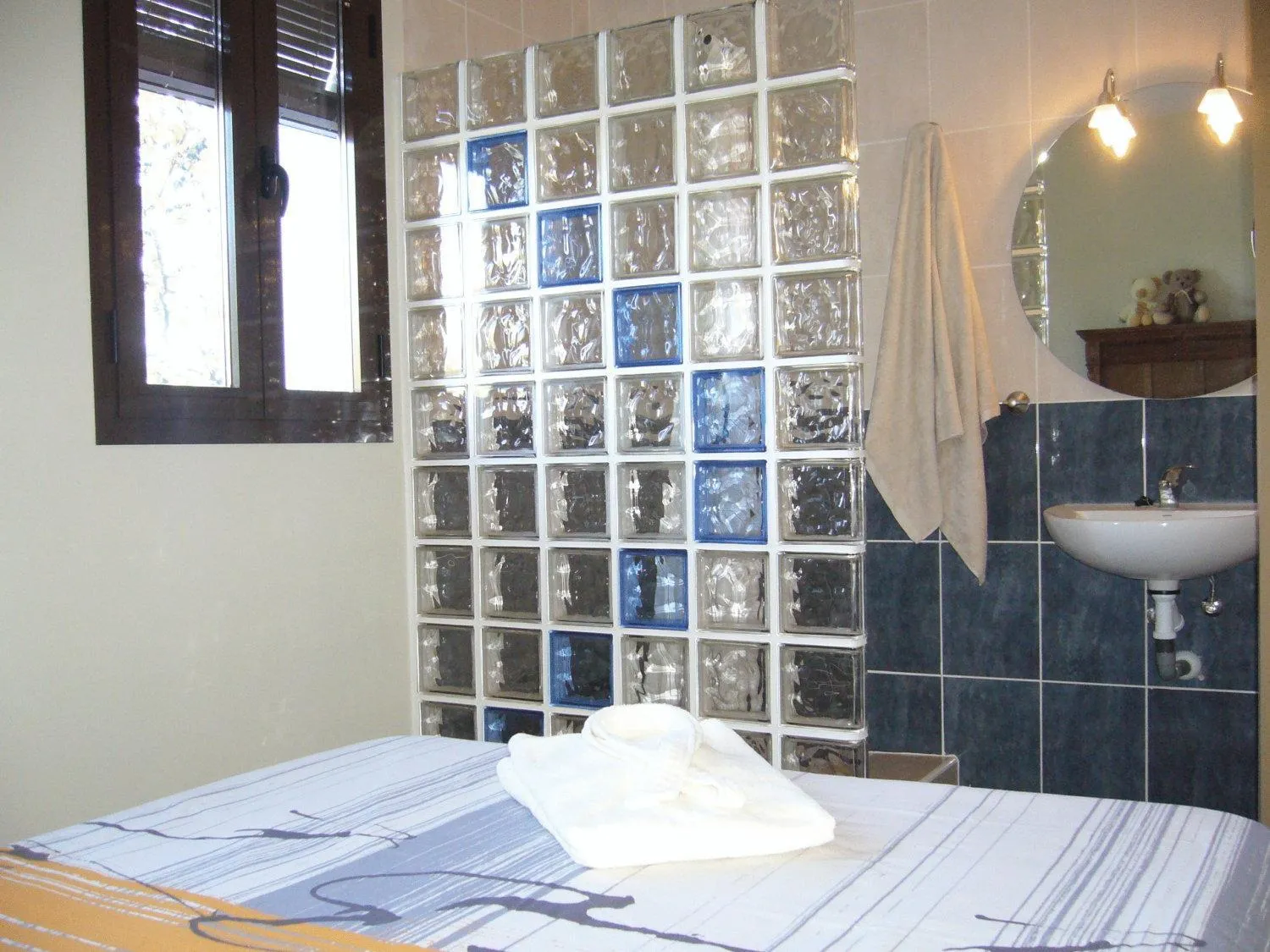 Shower, Bed in B&B Lasnavillasmm