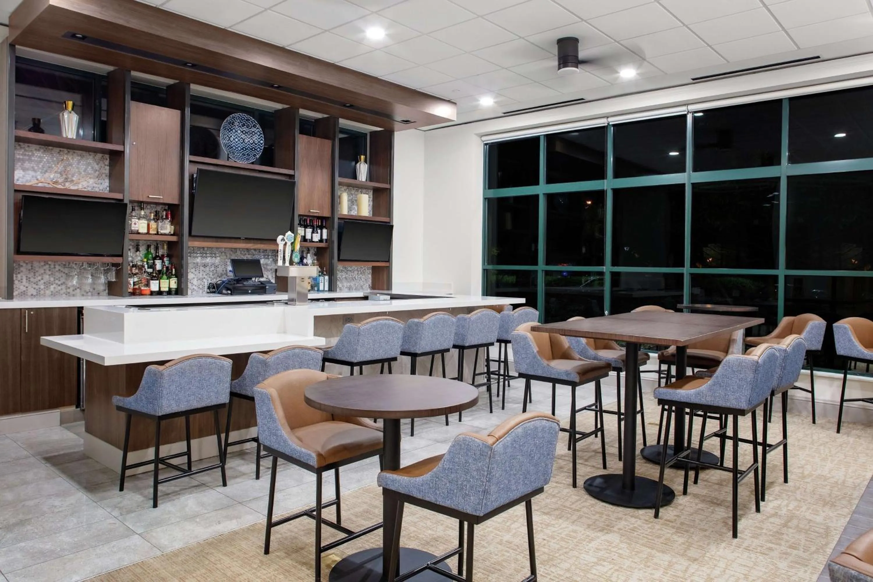 Lounge or bar in Hilton Garden Inn Atlanta Perimeter Center