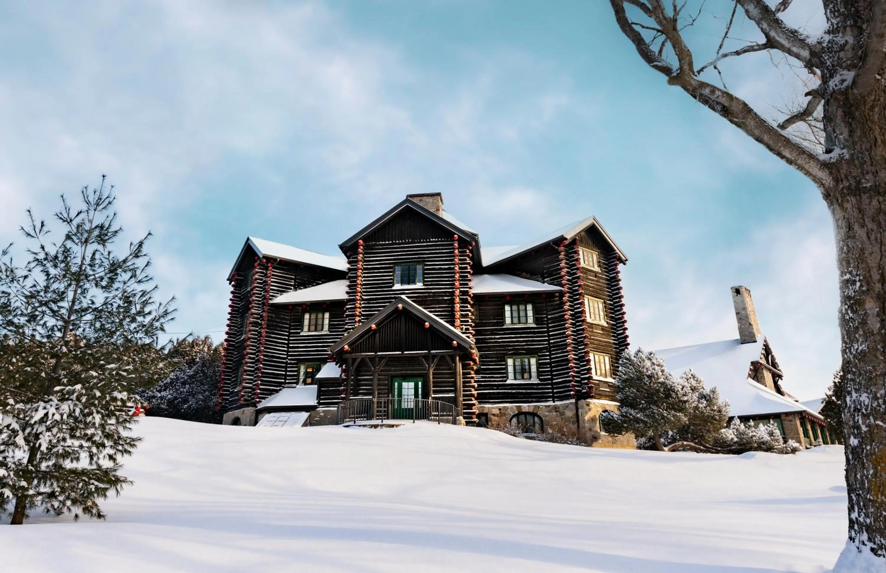Property building in Fairmont Le Chateau Montebello