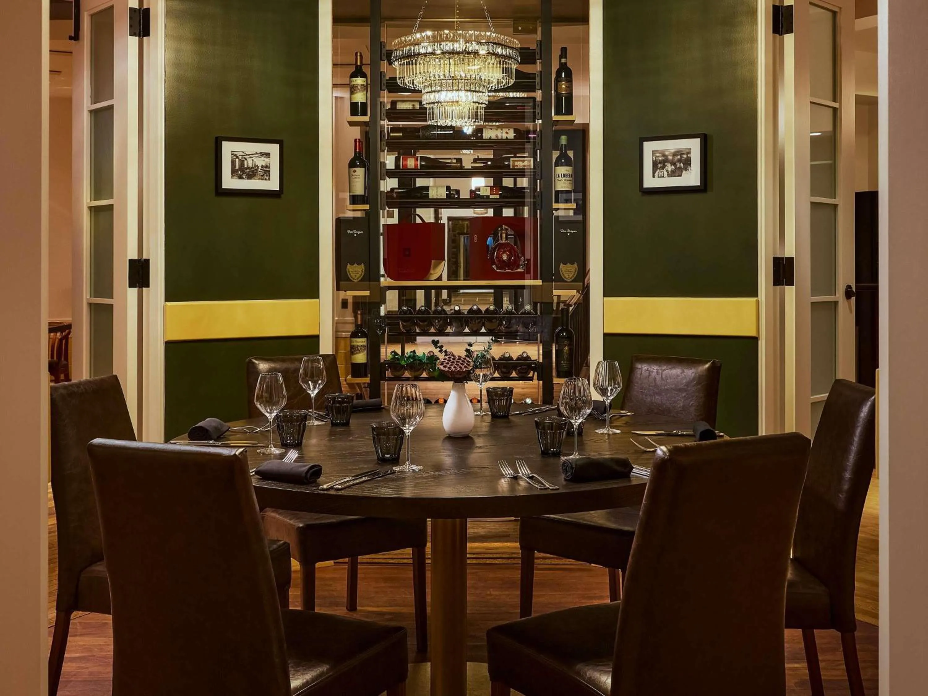 Restaurant/places to eat in Fairmont Le Chateau Montebello