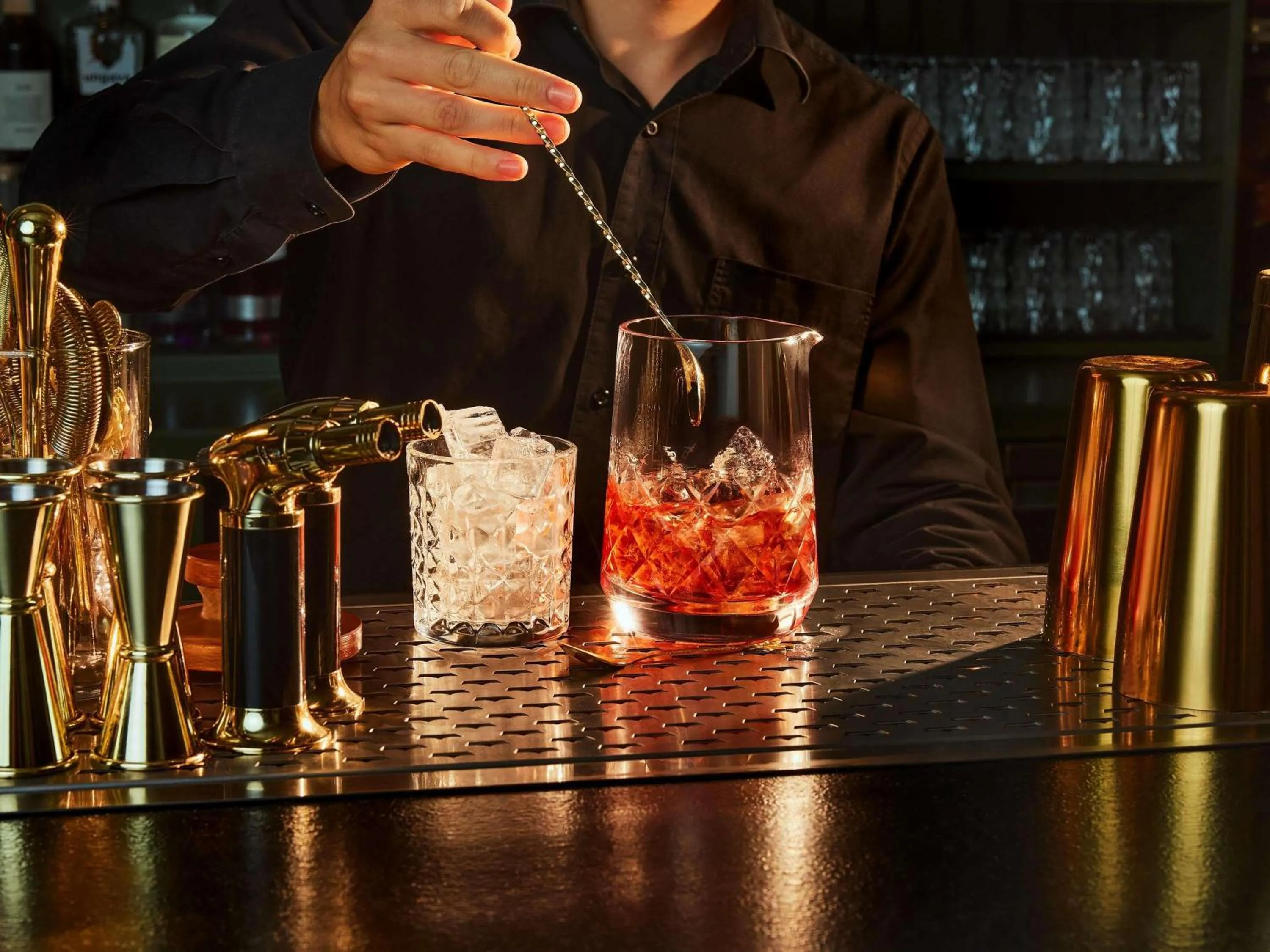 Lounge or bar in Fairmont Le Chateau Montebello