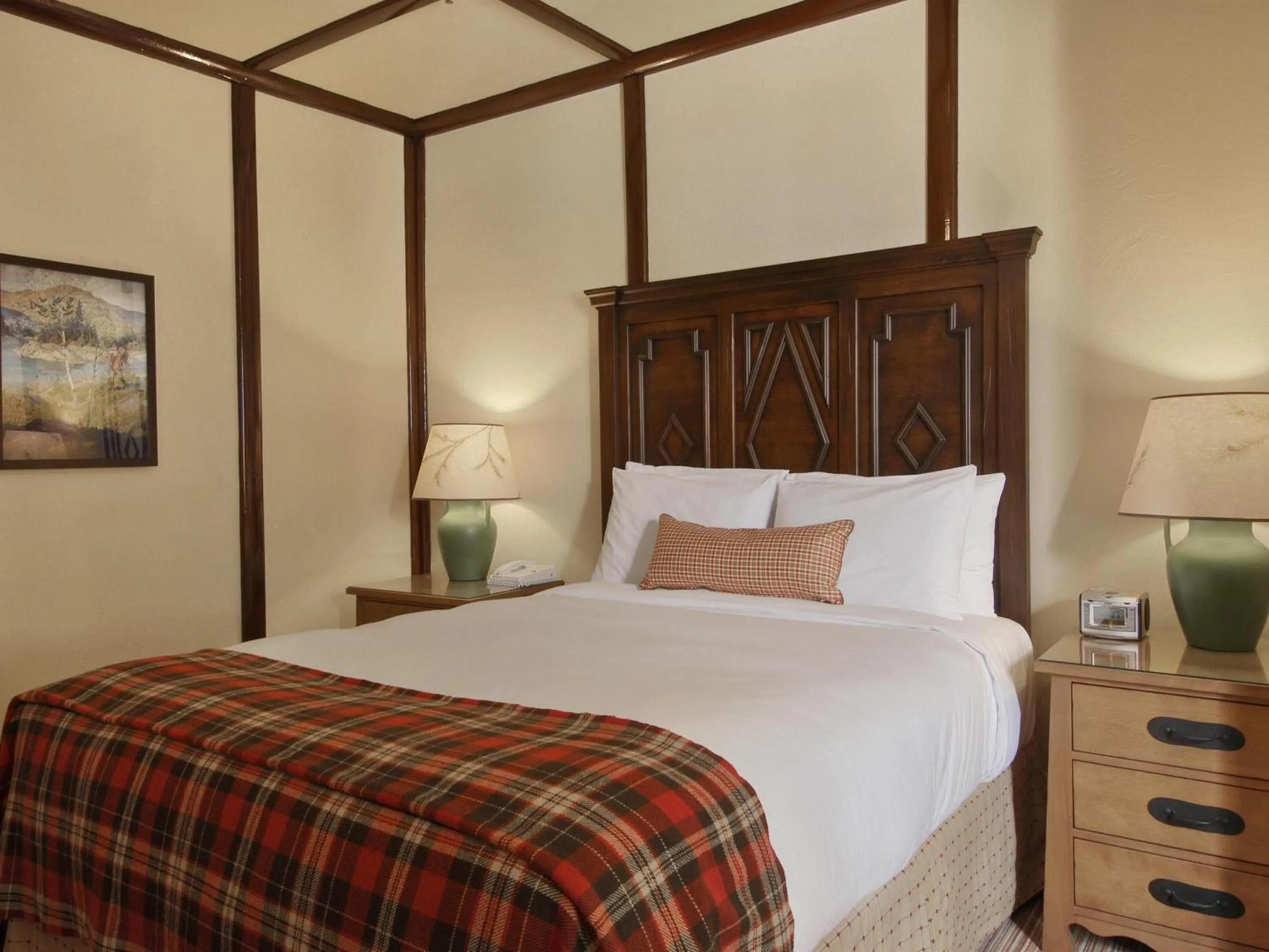 Bedroom, Bed in Fairmont Le Chateau Montebello