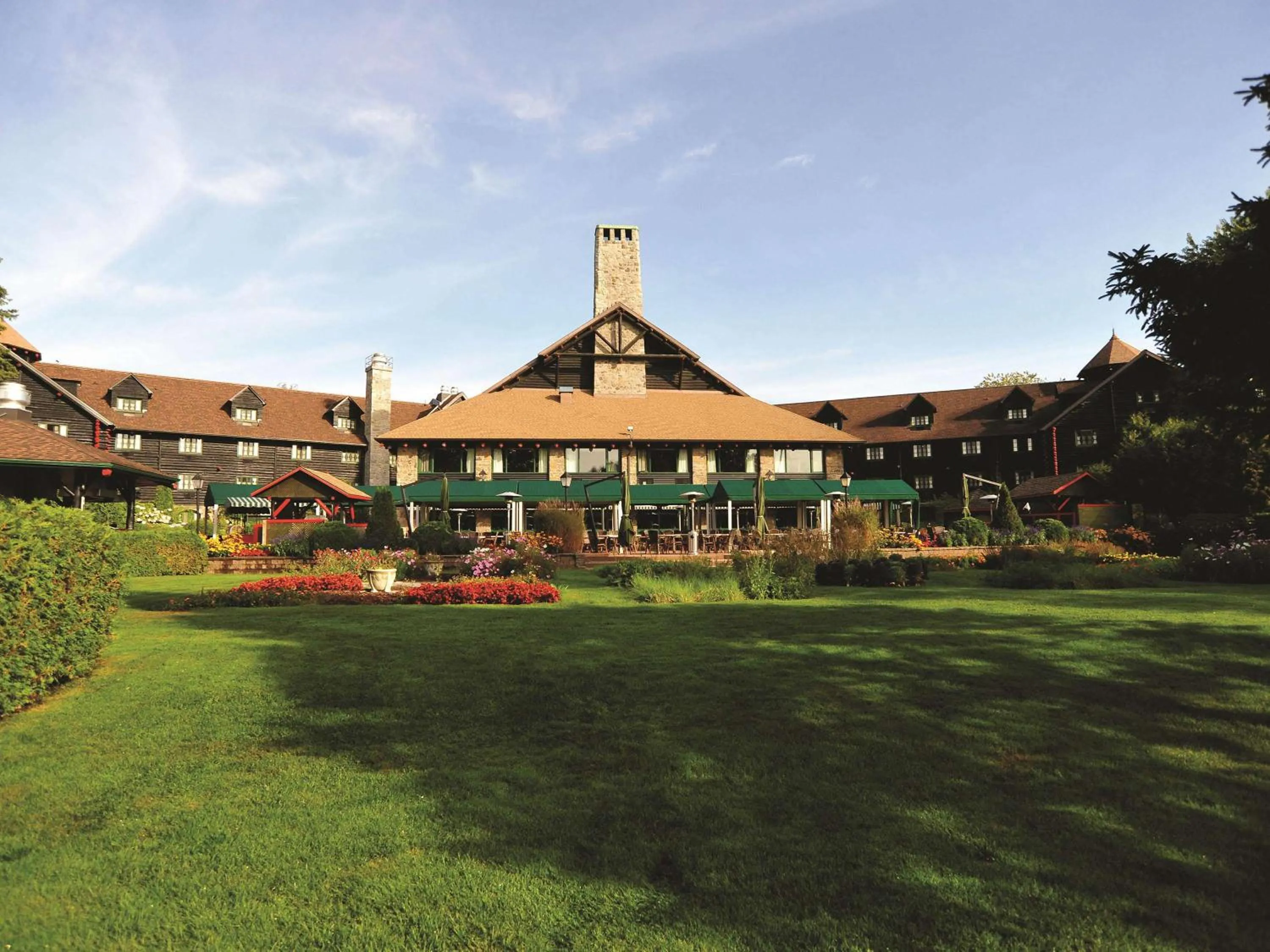 Property building in Fairmont Le Chateau Montebello