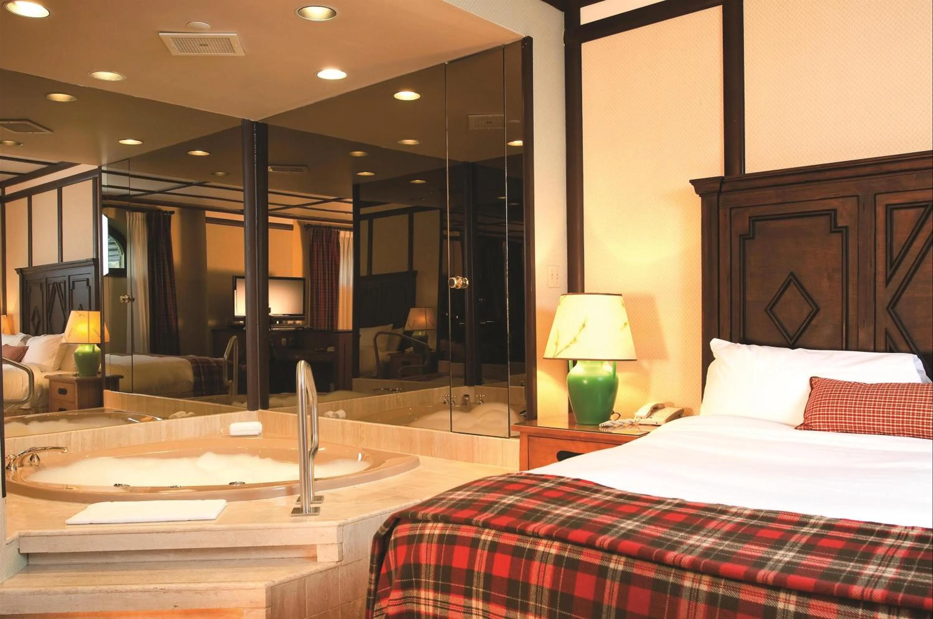 Bed in Fairmont Le Chateau Montebello