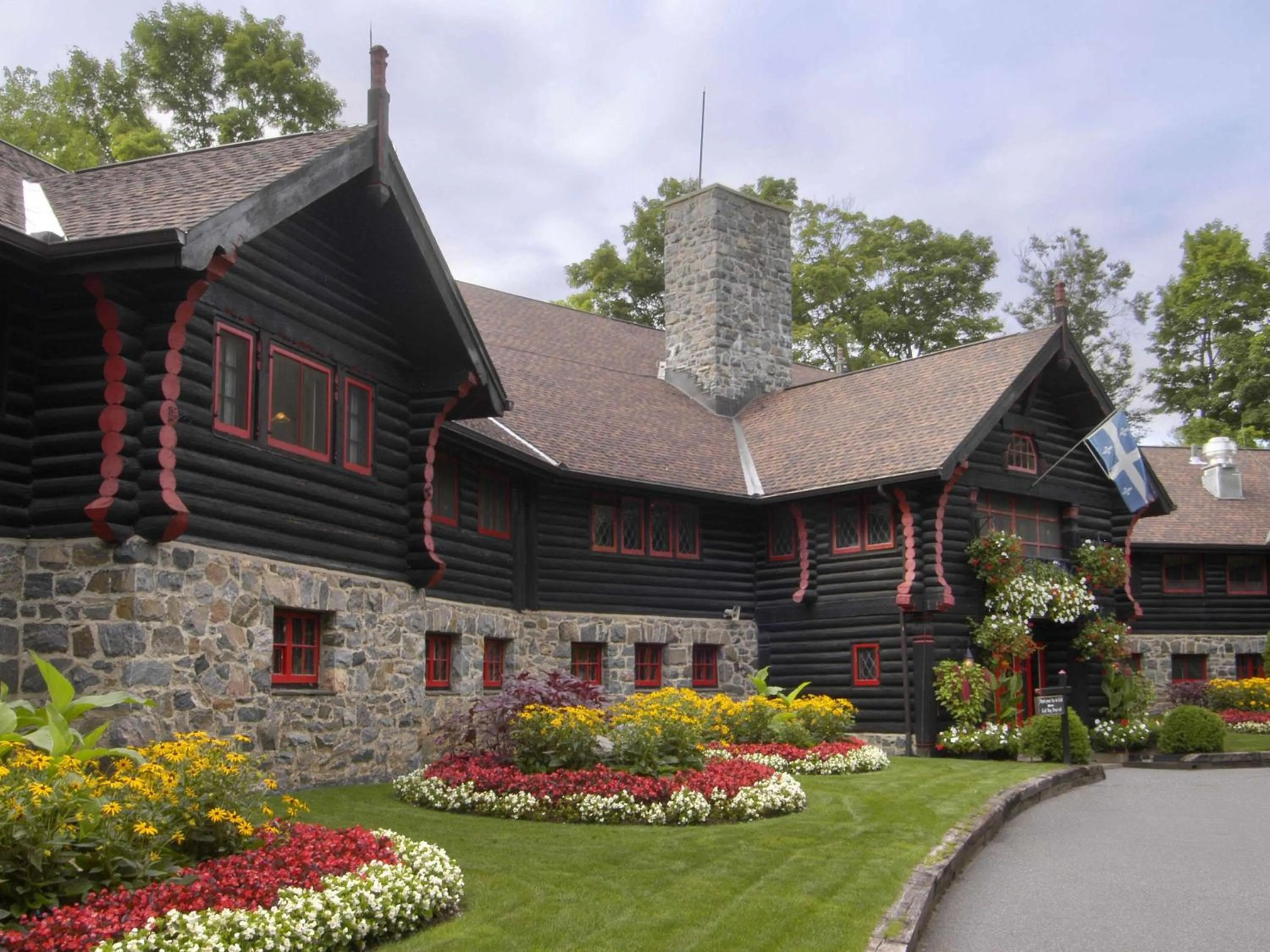 Restaurant/places to eat in Fairmont Le Chateau Montebello