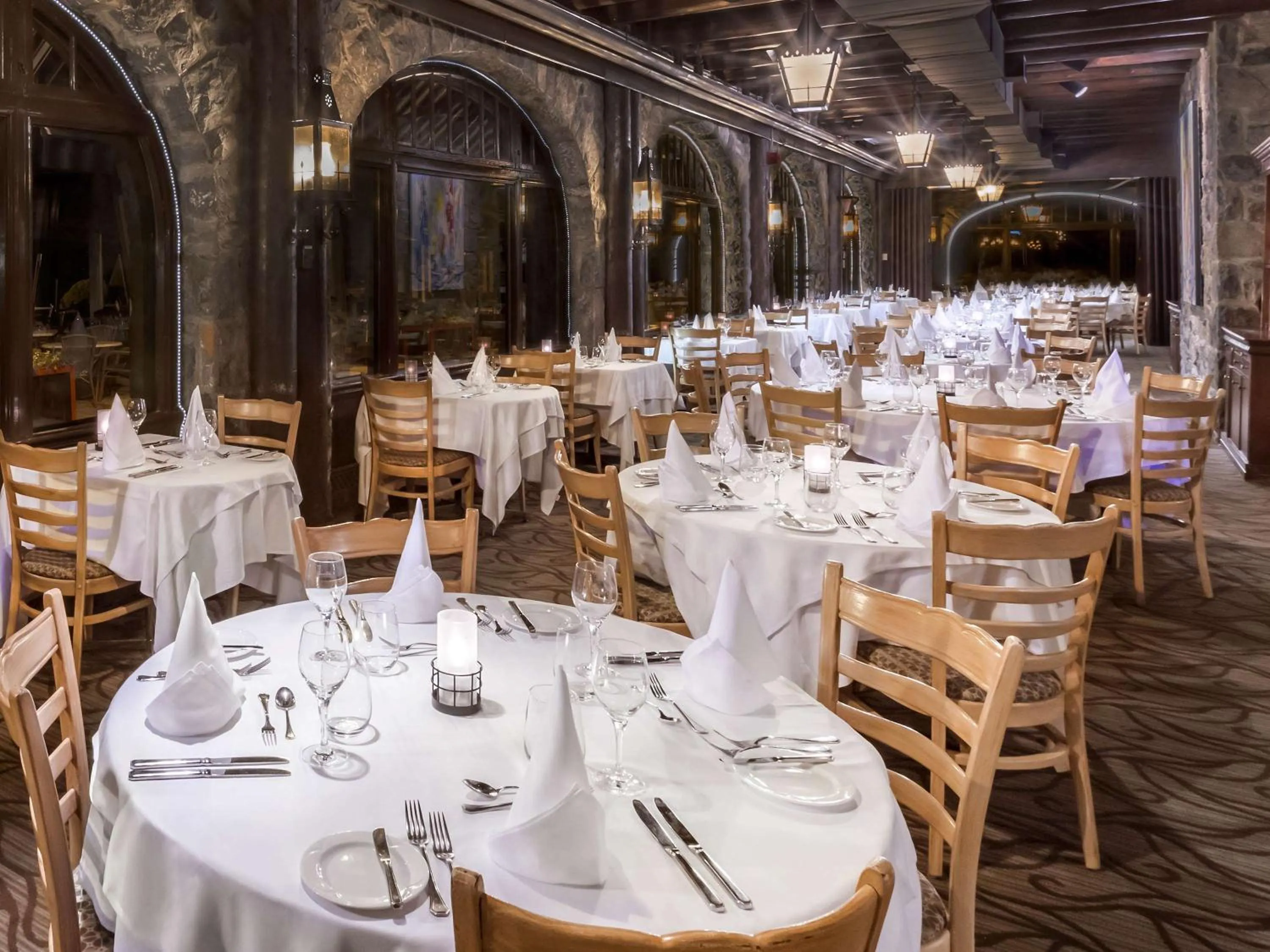 Restaurant/places to eat in Fairmont Le Chateau Montebello