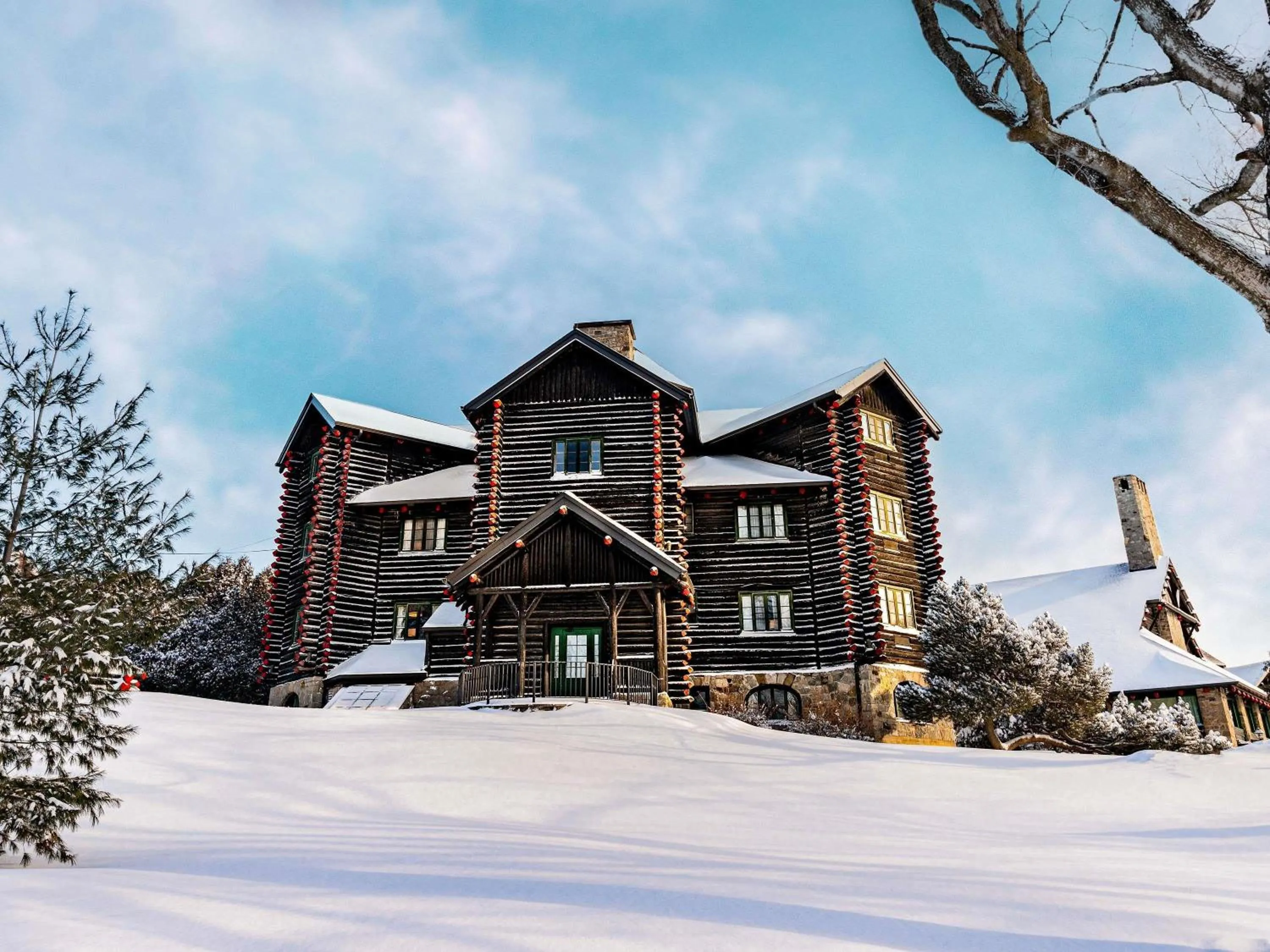 Property building in Fairmont Le Chateau Montebello