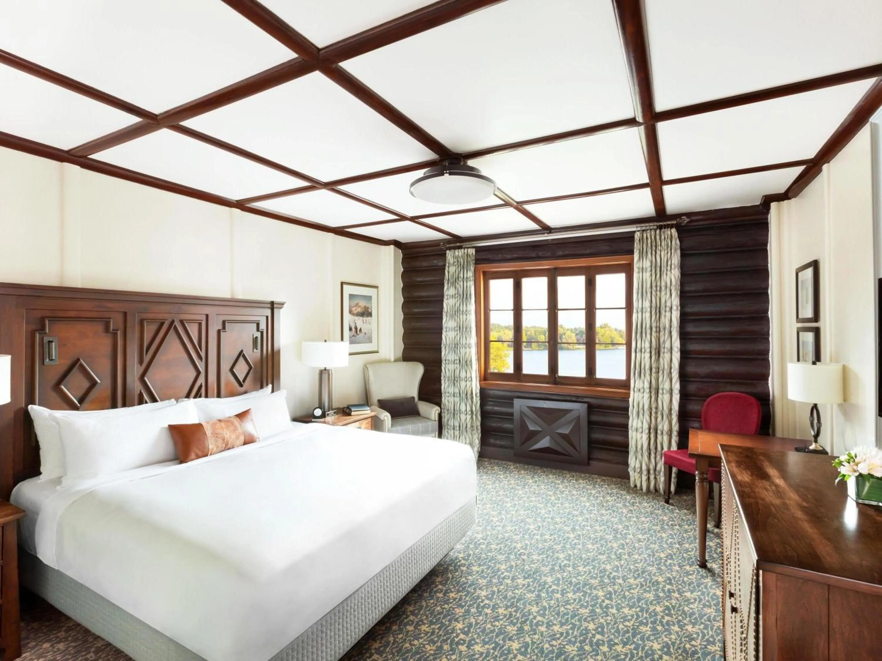 Bedroom, Bed in Fairmont Le Chateau Montebello