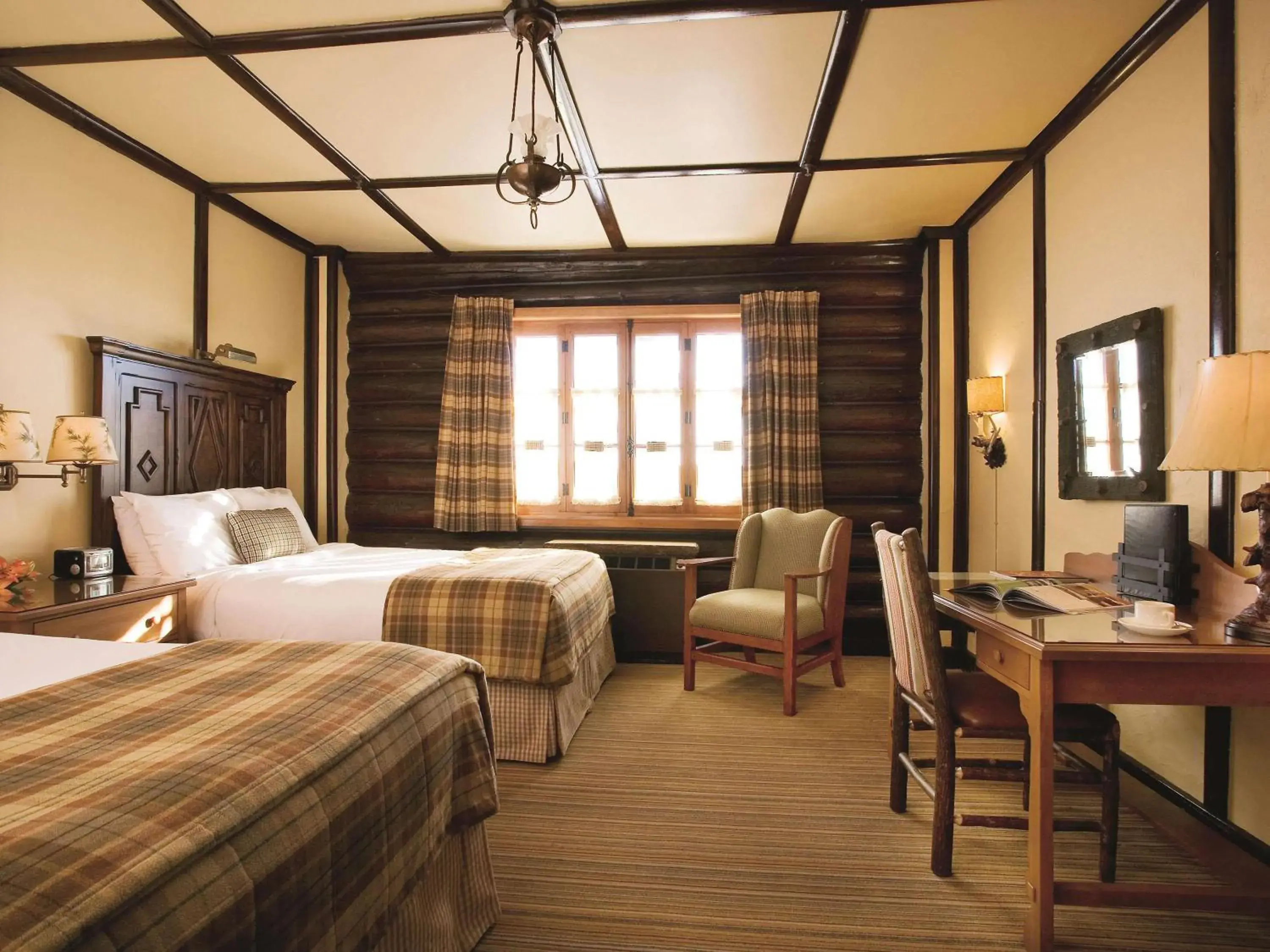 Fairmont Double Room with Two Double Beds and River View in Fairmont Le Chateau Montebello Fairmont Double Room with Two Double Beds and River View in Fairmont Le Chateau Montebello