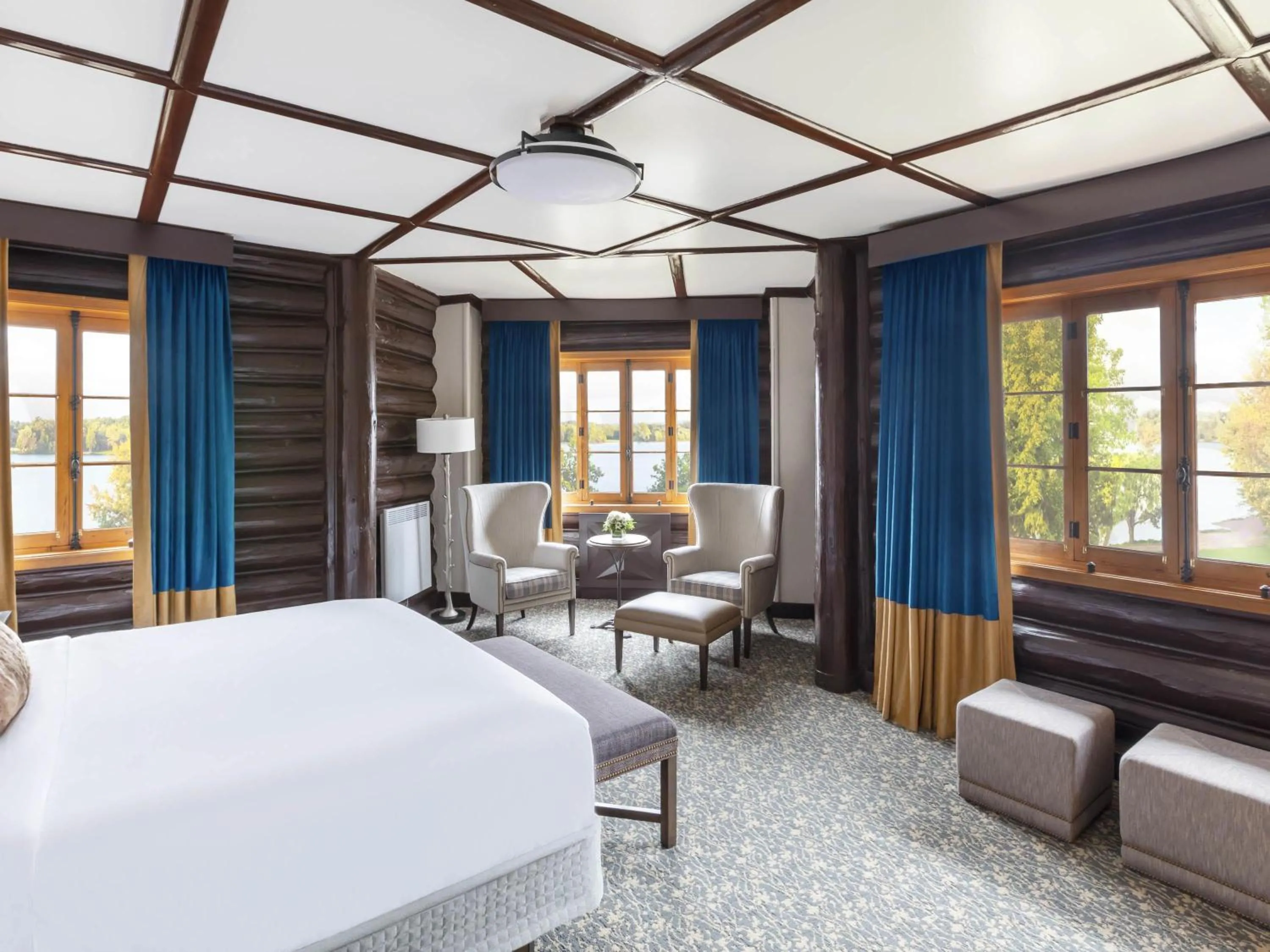 Bedroom, Bed in Fairmont Le Chateau Montebello