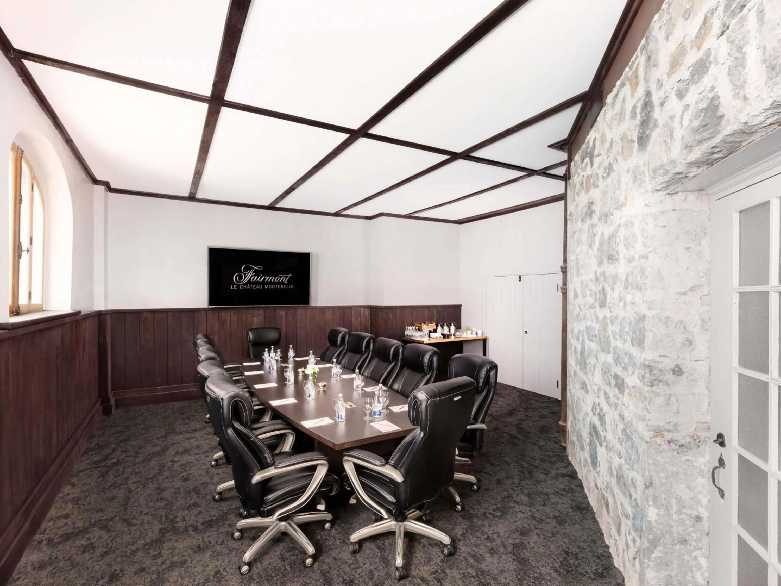 Meeting/conference room in Fairmont Le Chateau Montebello