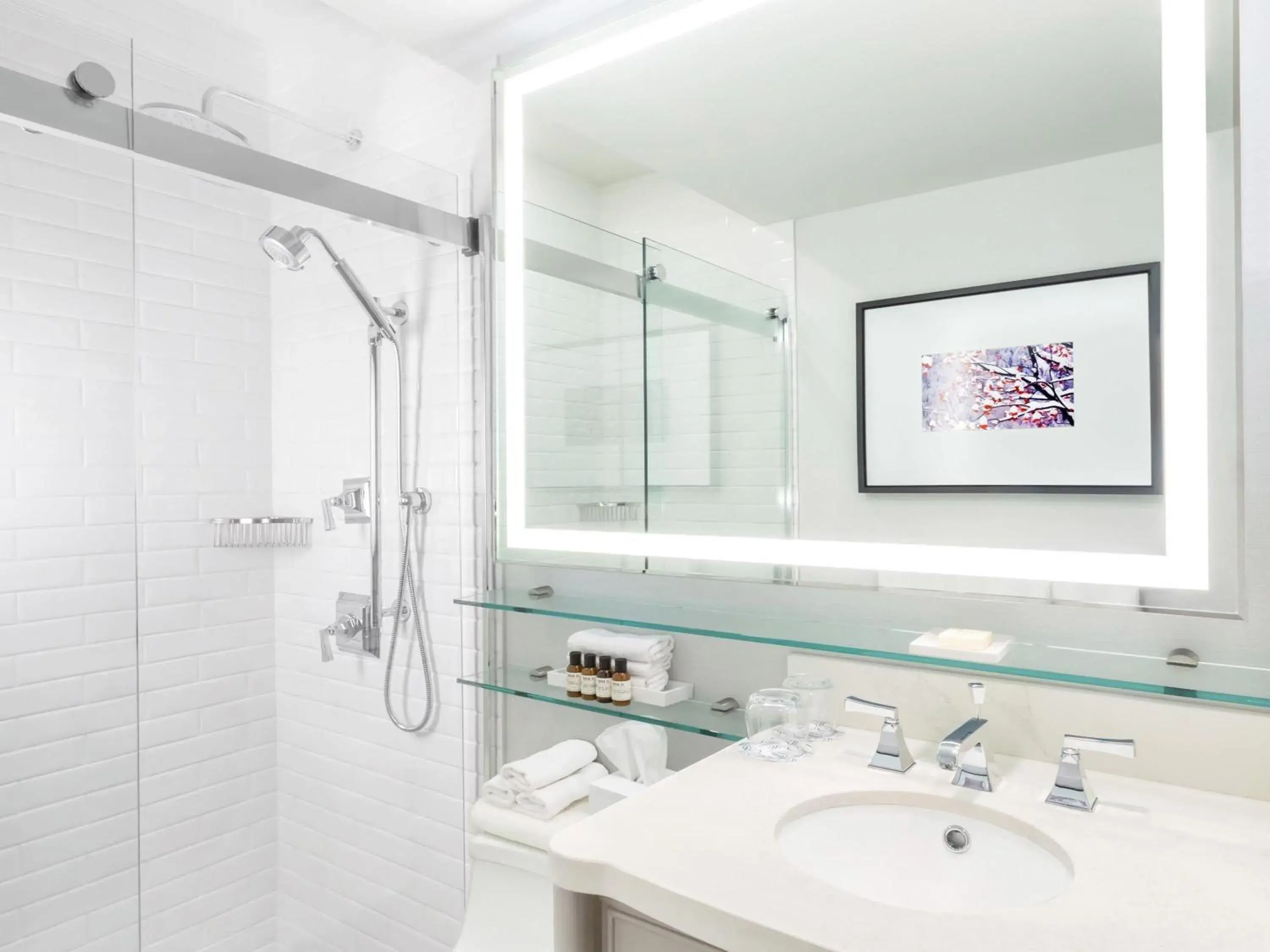 Luxury Queen in Fairmont Le Chateau Montebello Luxury Queen in Fairmont Le Chateau Montebello