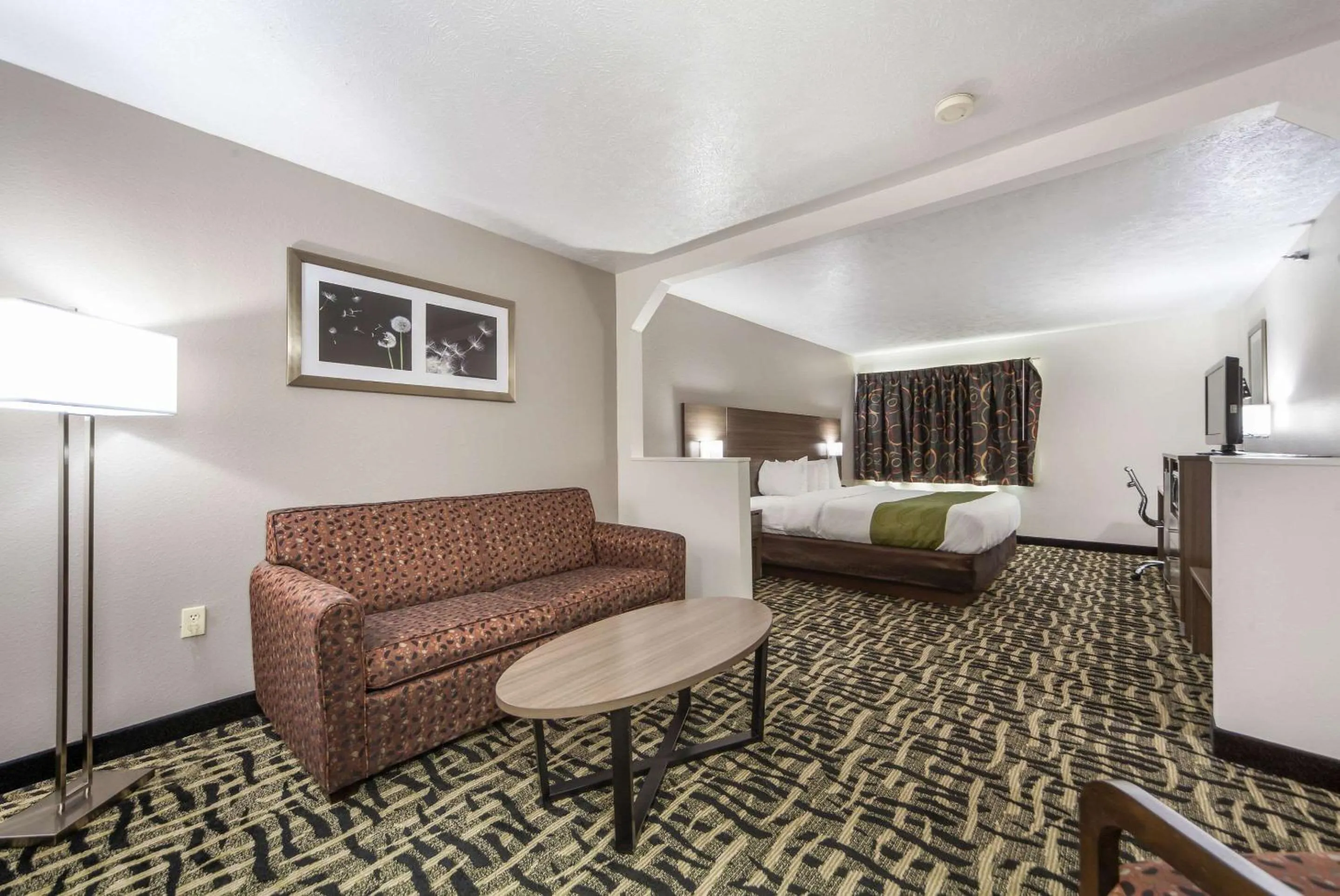 Photo of the whole room, Bed in Quality Inn & Suites Omaha Chalco