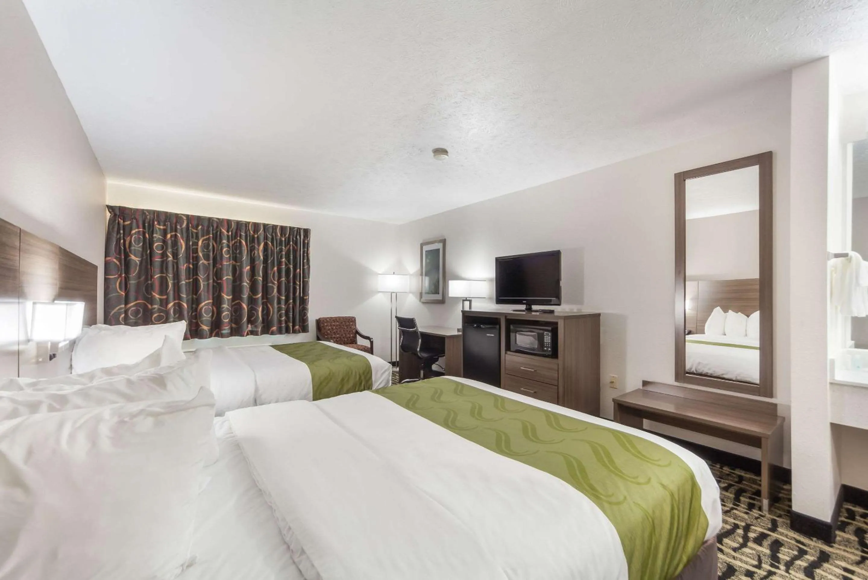 Photo of the whole room, Bed in Quality Inn & Suites Omaha Chalco