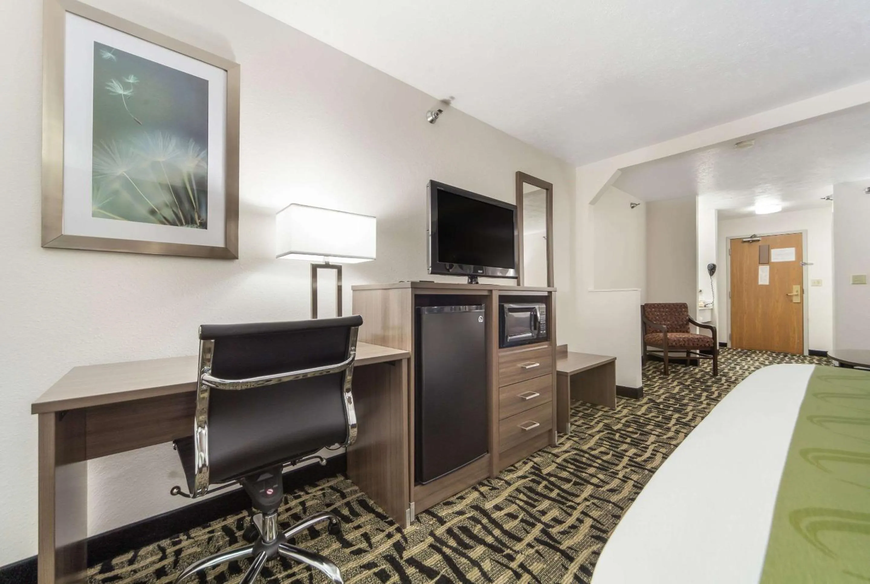 Photo of the whole room in Quality Inn & Suites Omaha Chalco