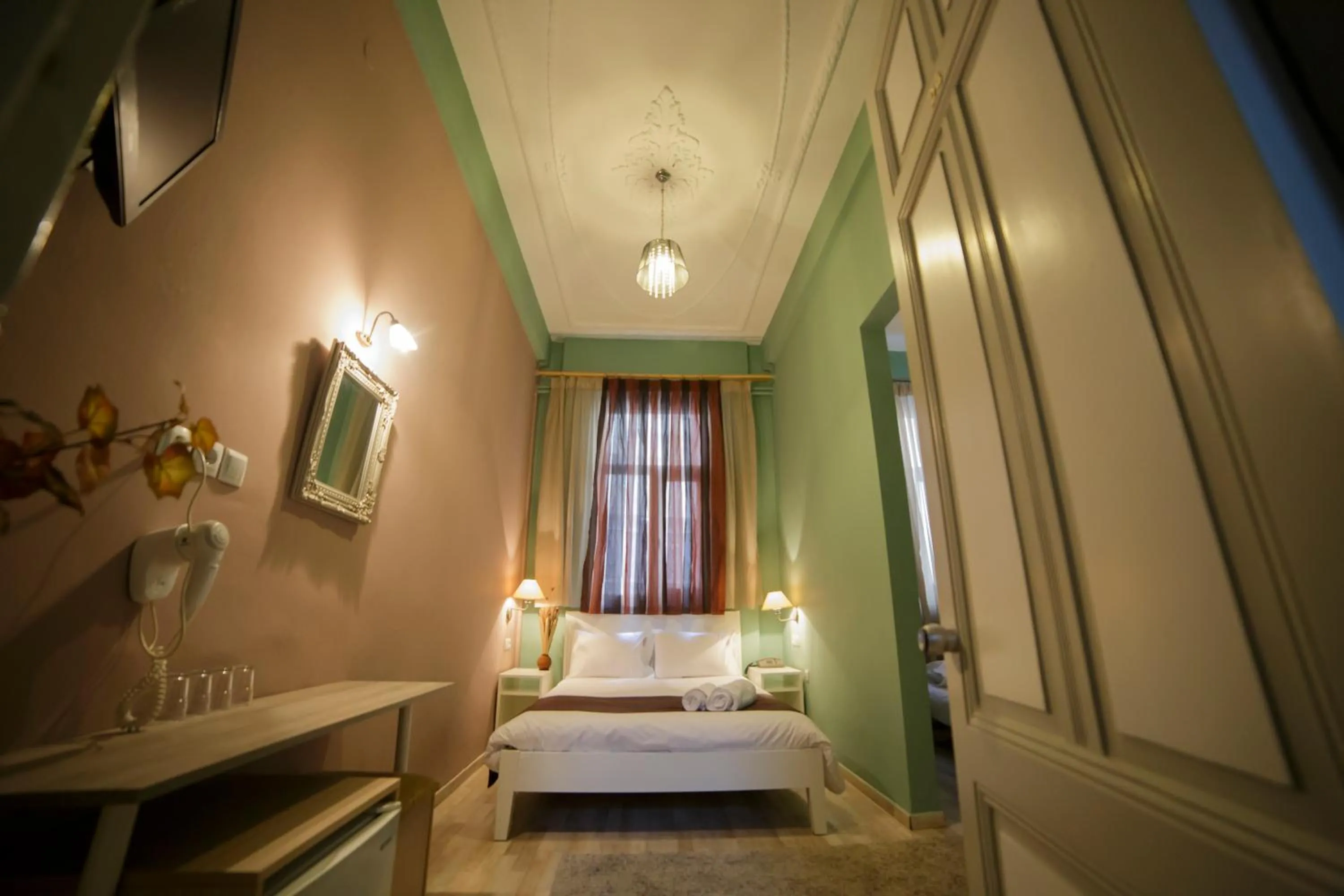 Photo of the whole room in Atlantis