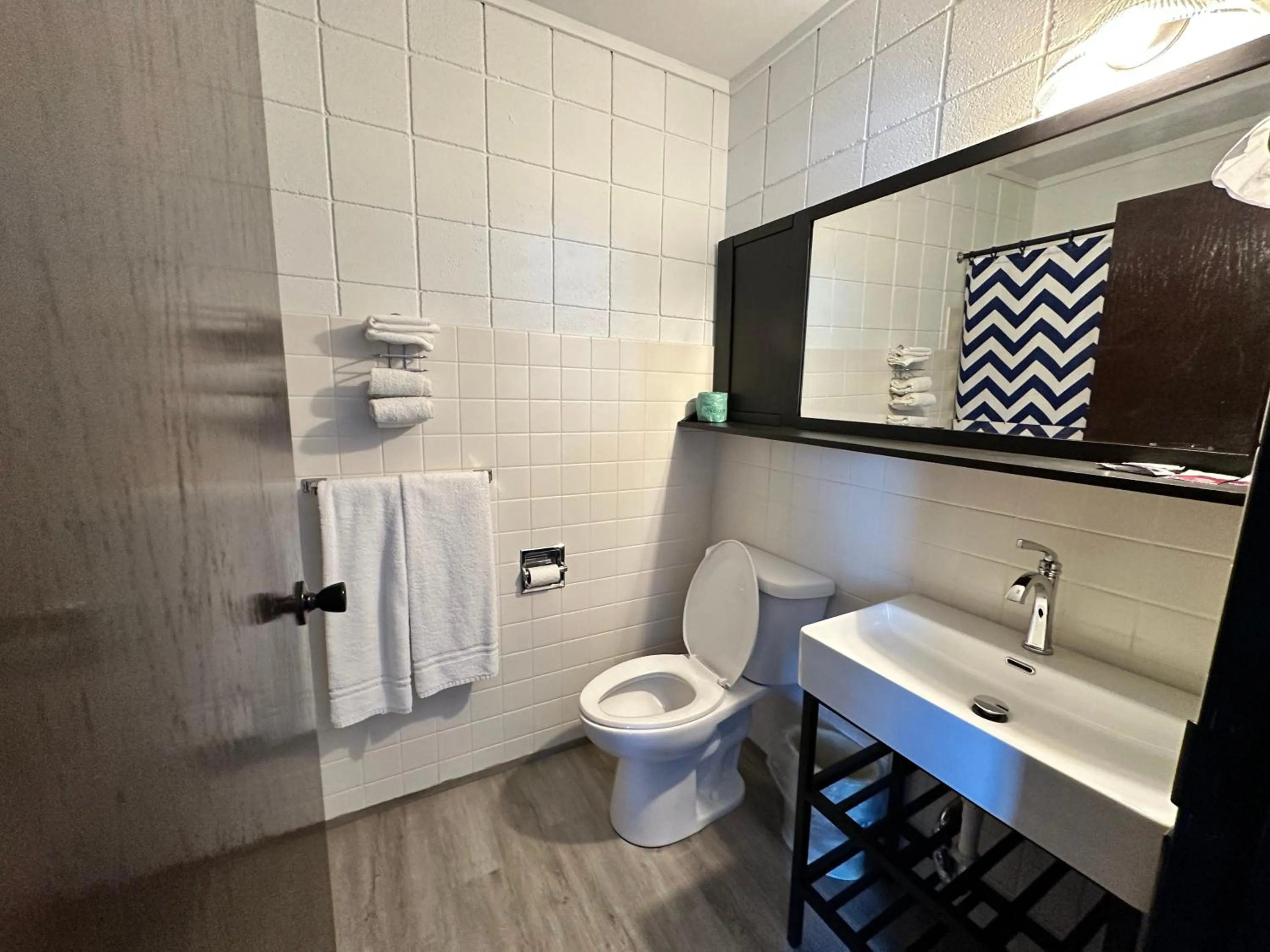 Toilet in Skyview Motel - Prairie du Sac