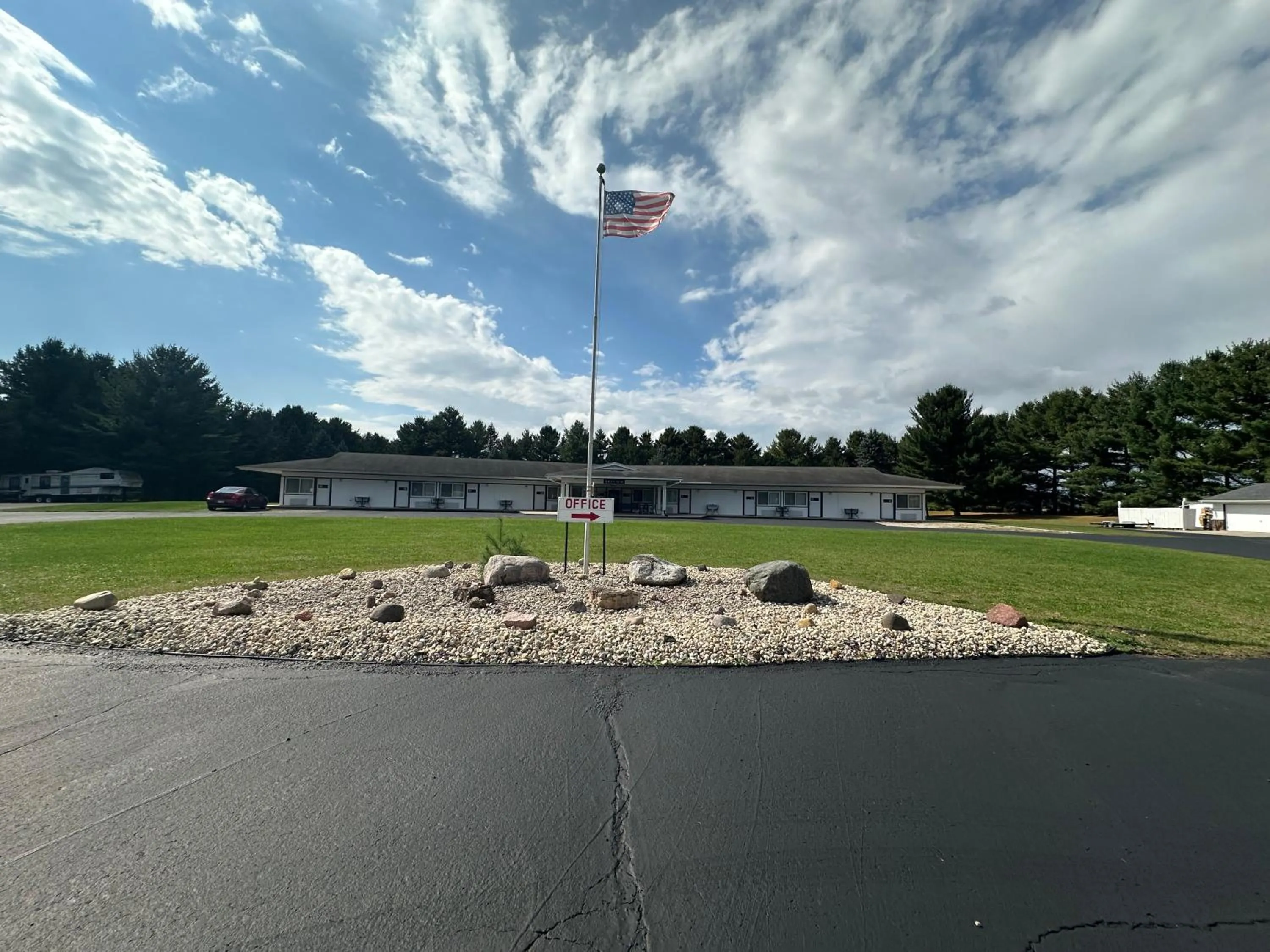 Property building in Skyview Motel - Prairie du Sac