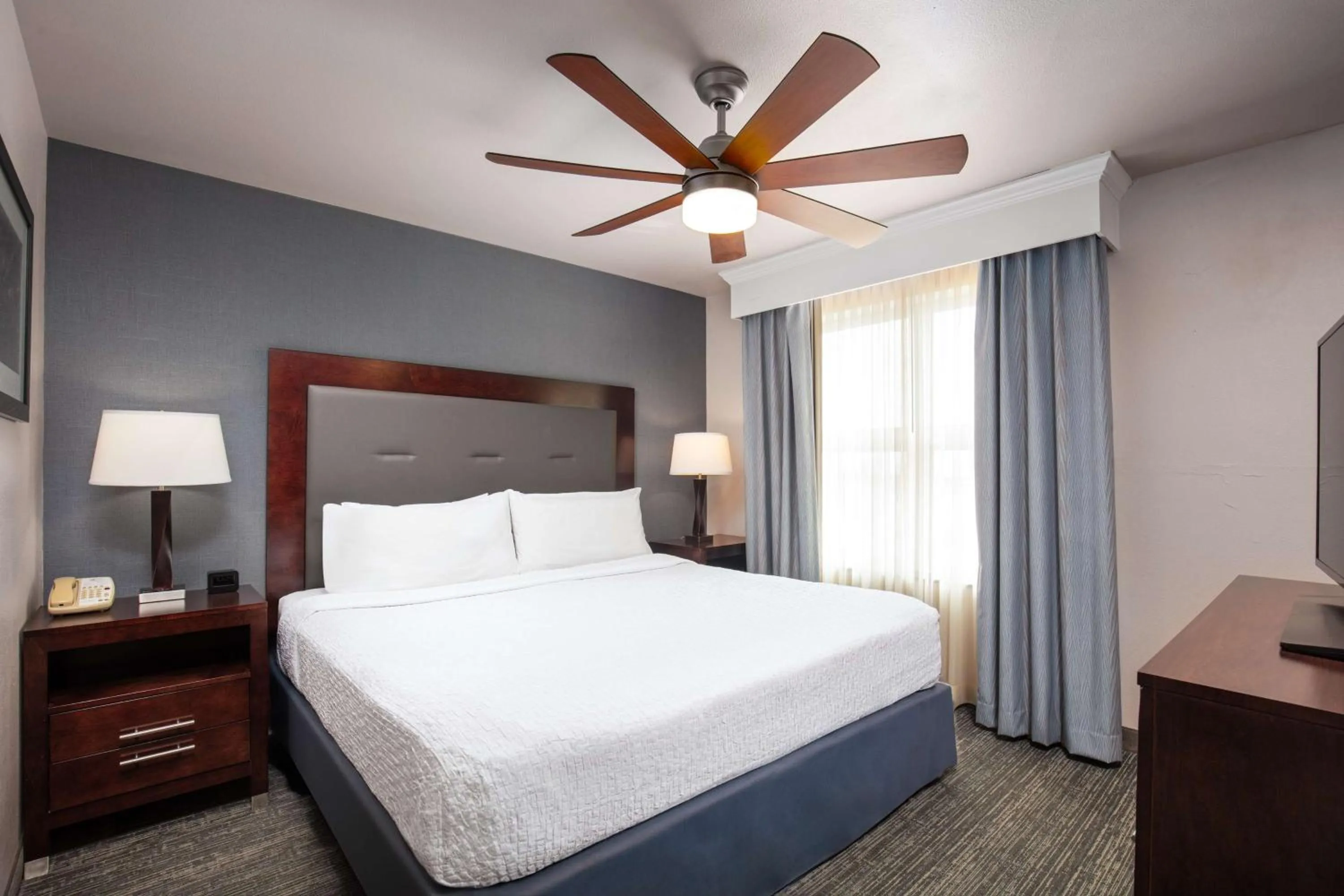 Bed in Homewood Suites by Hilton Fairfield-Napa Valley Area