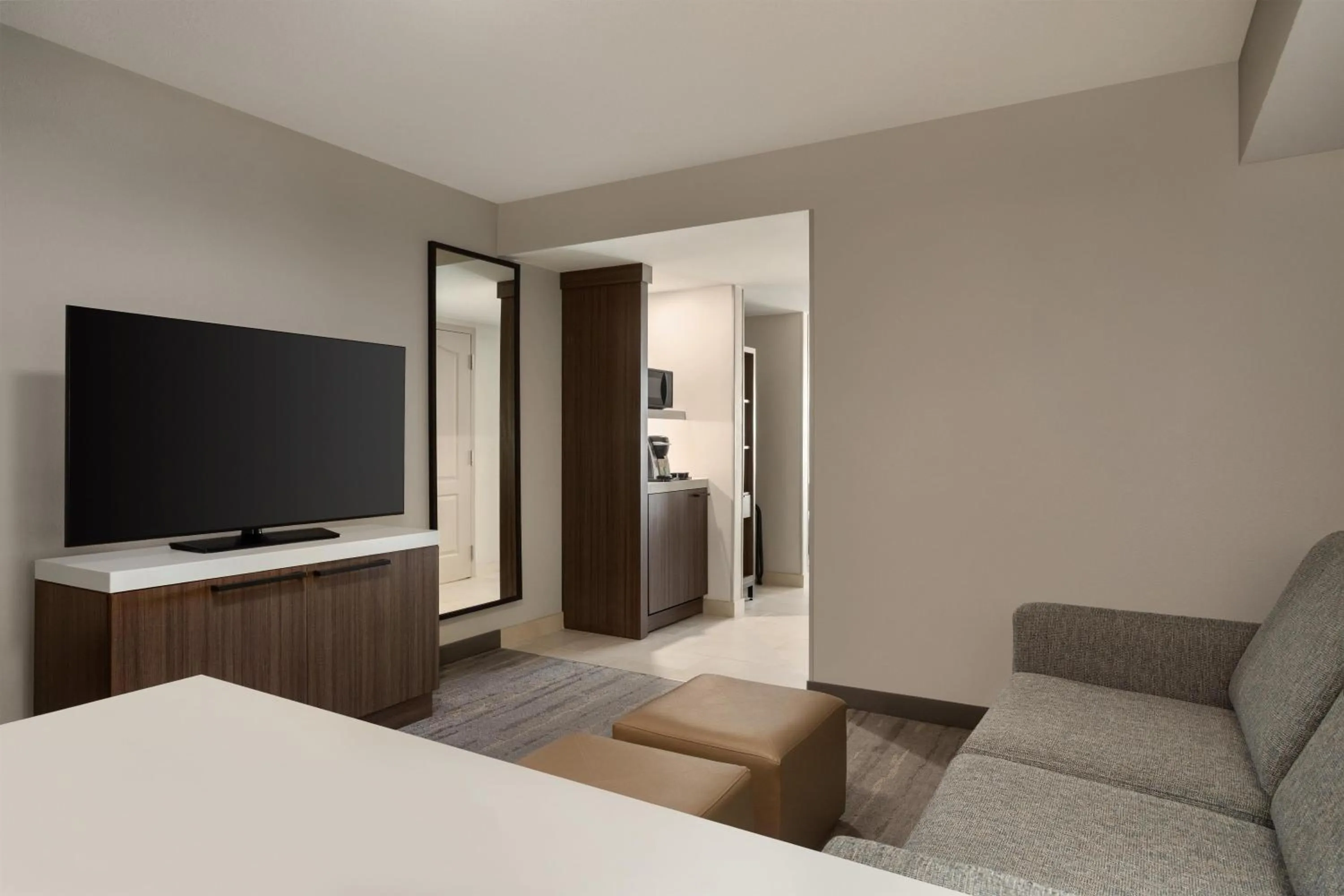 Living room, Bed in Hilton Garden Inn Fort Myers Airport/FGCU