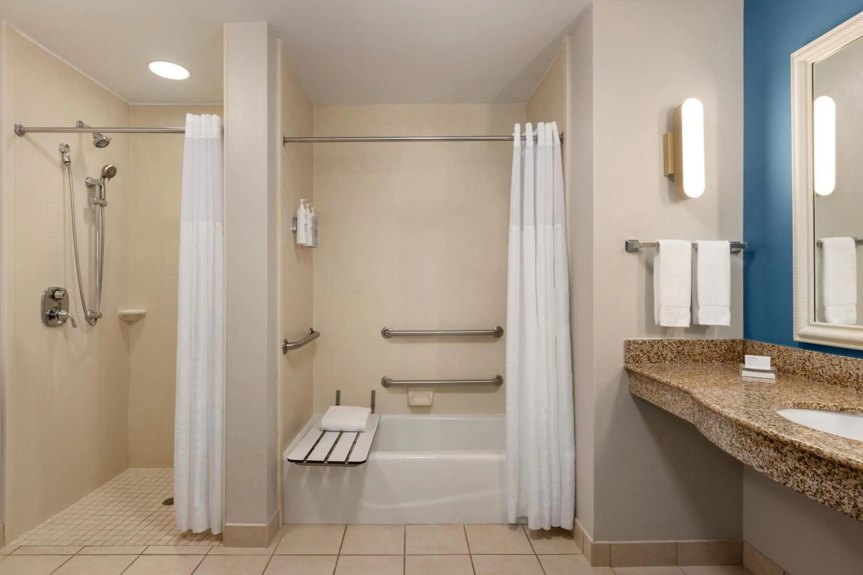 Bathroom in Hilton Garden Inn Fort Myers Airport/FGCU