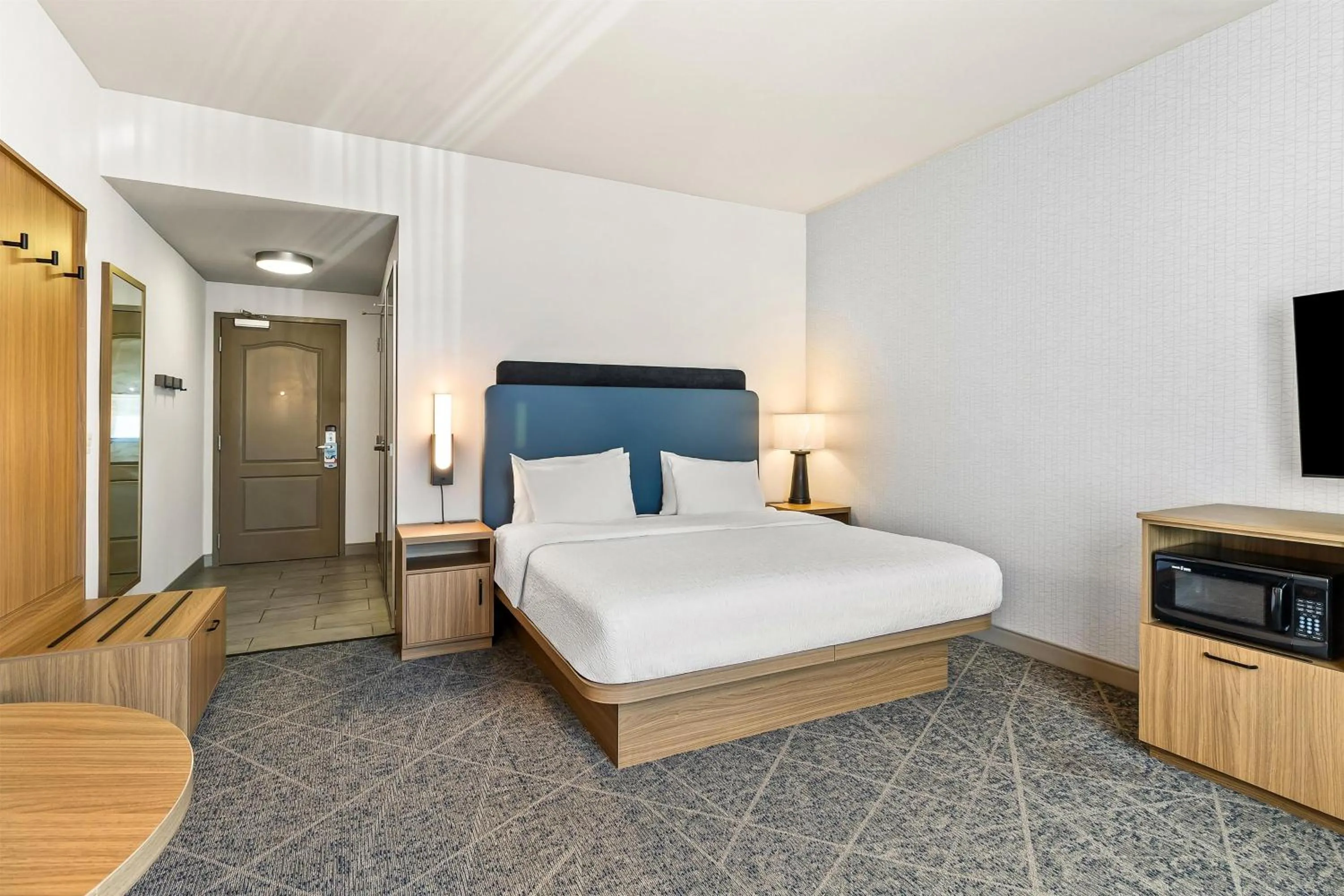 Bed in Hampton Inn and Suites Merced