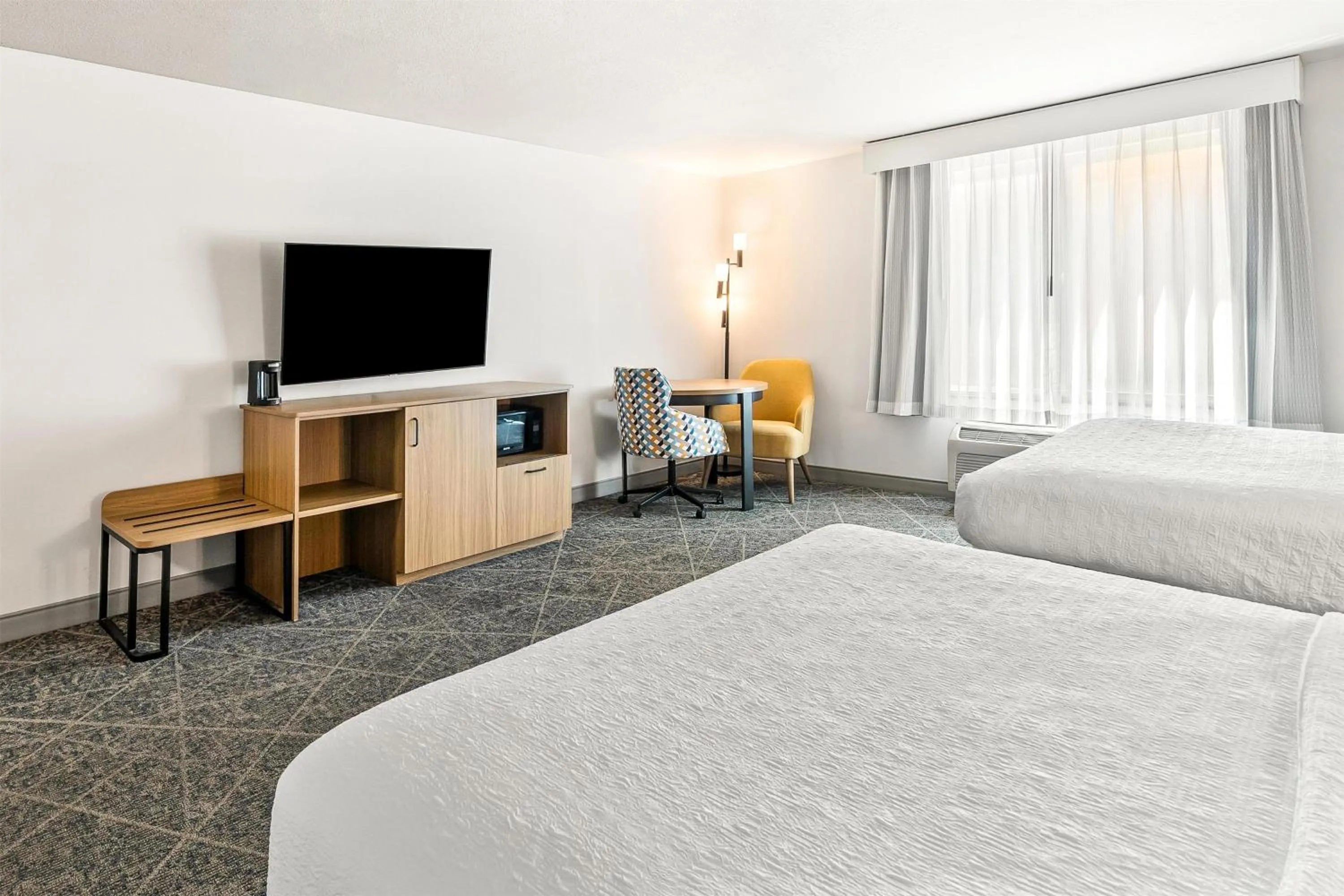 Bed in Hampton Inn and Suites Merced