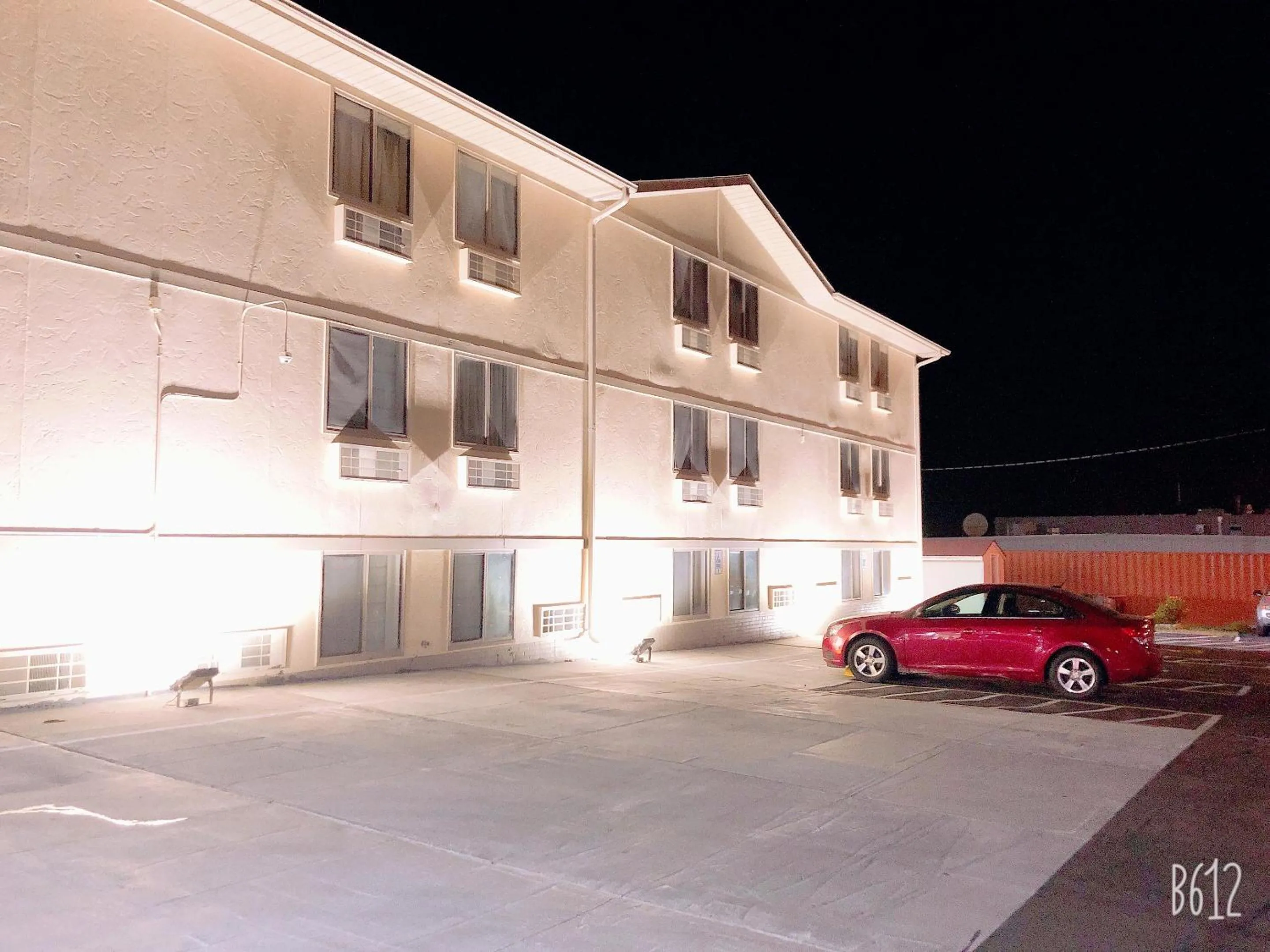 Super 8 by Wyndham Omaha SW