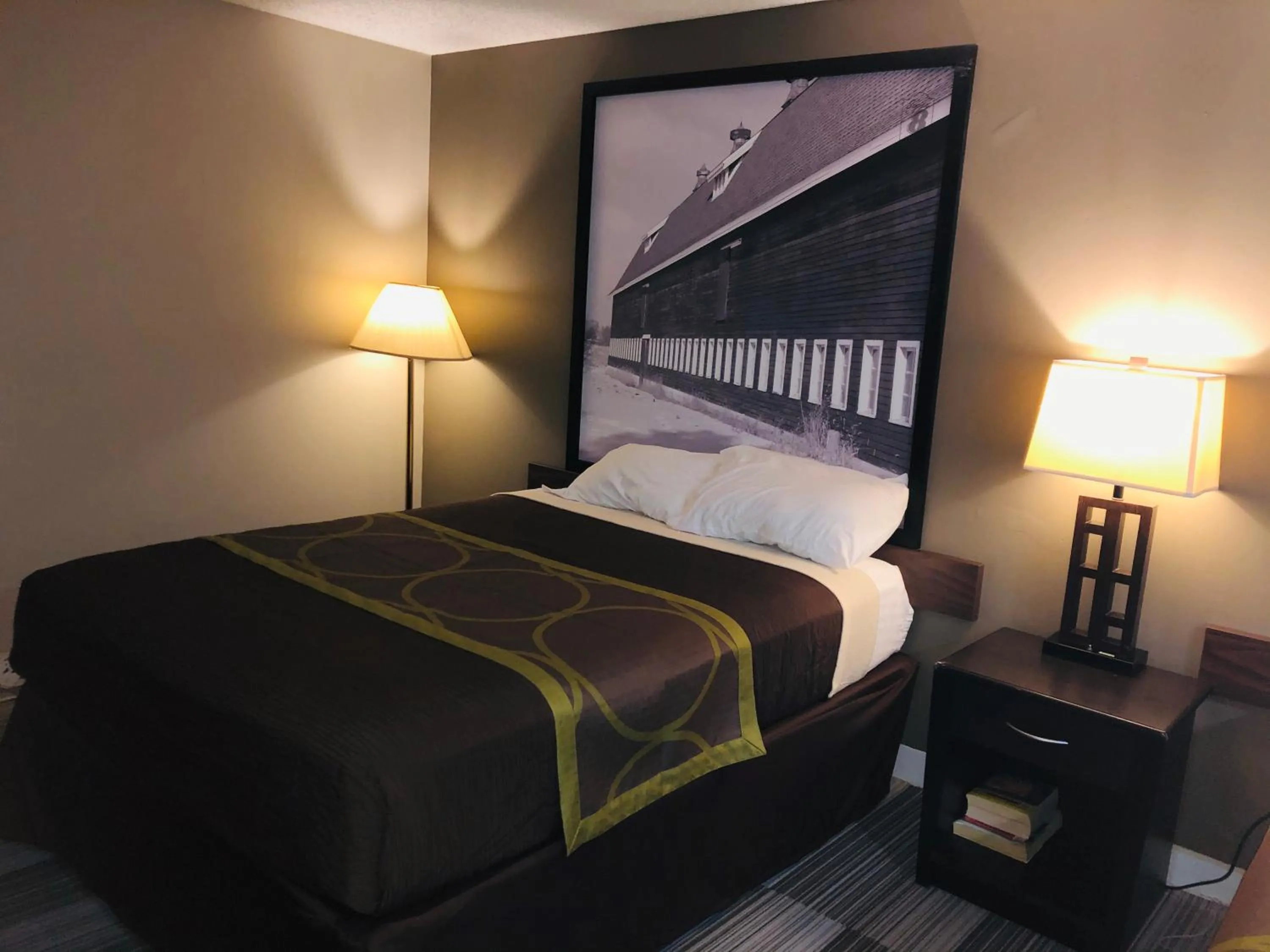 Photo of the whole room, Bed in Super 8 by Wyndham Omaha SW