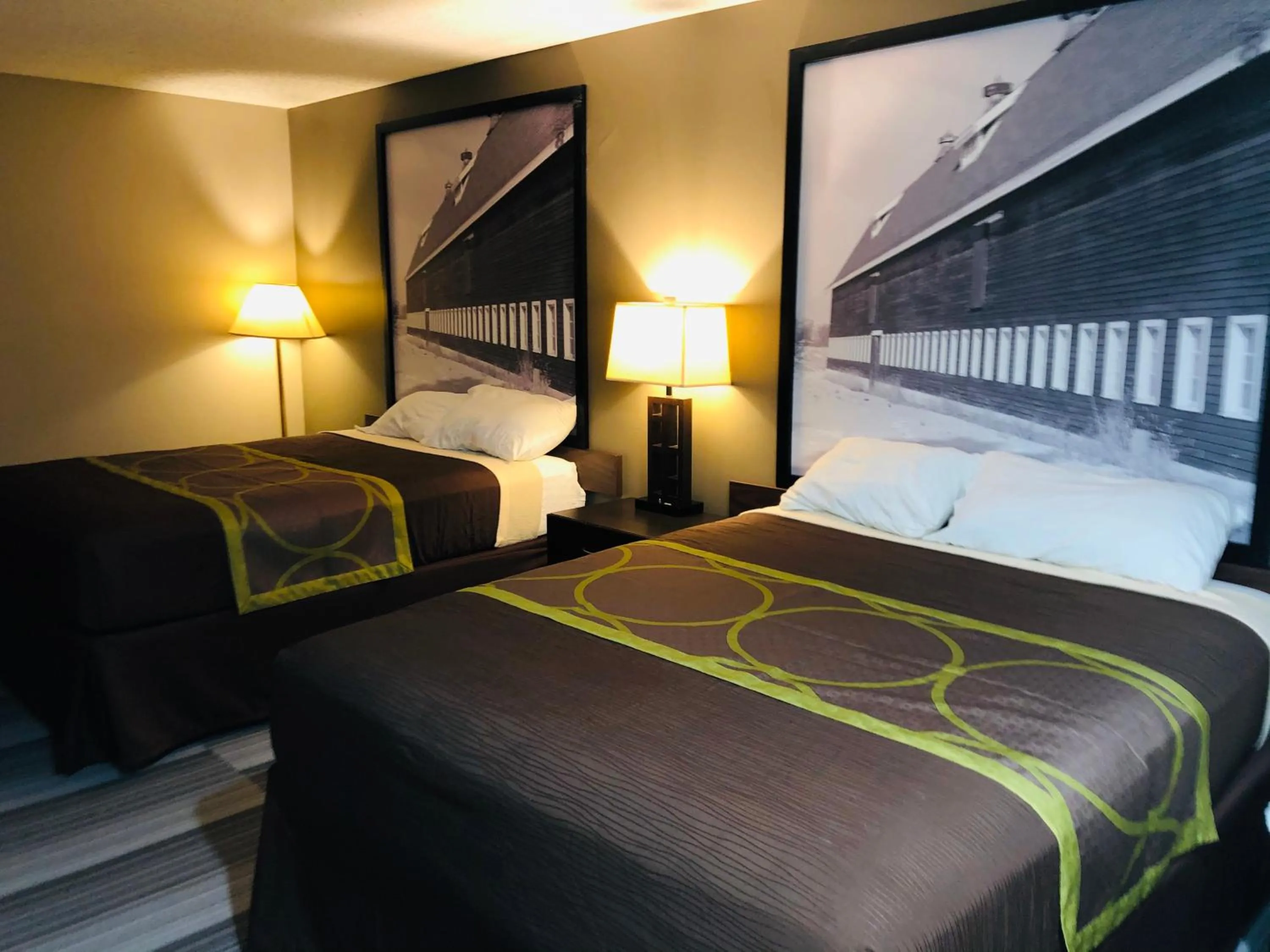 Bedroom, Bed in Super 8 by Wyndham Omaha SW